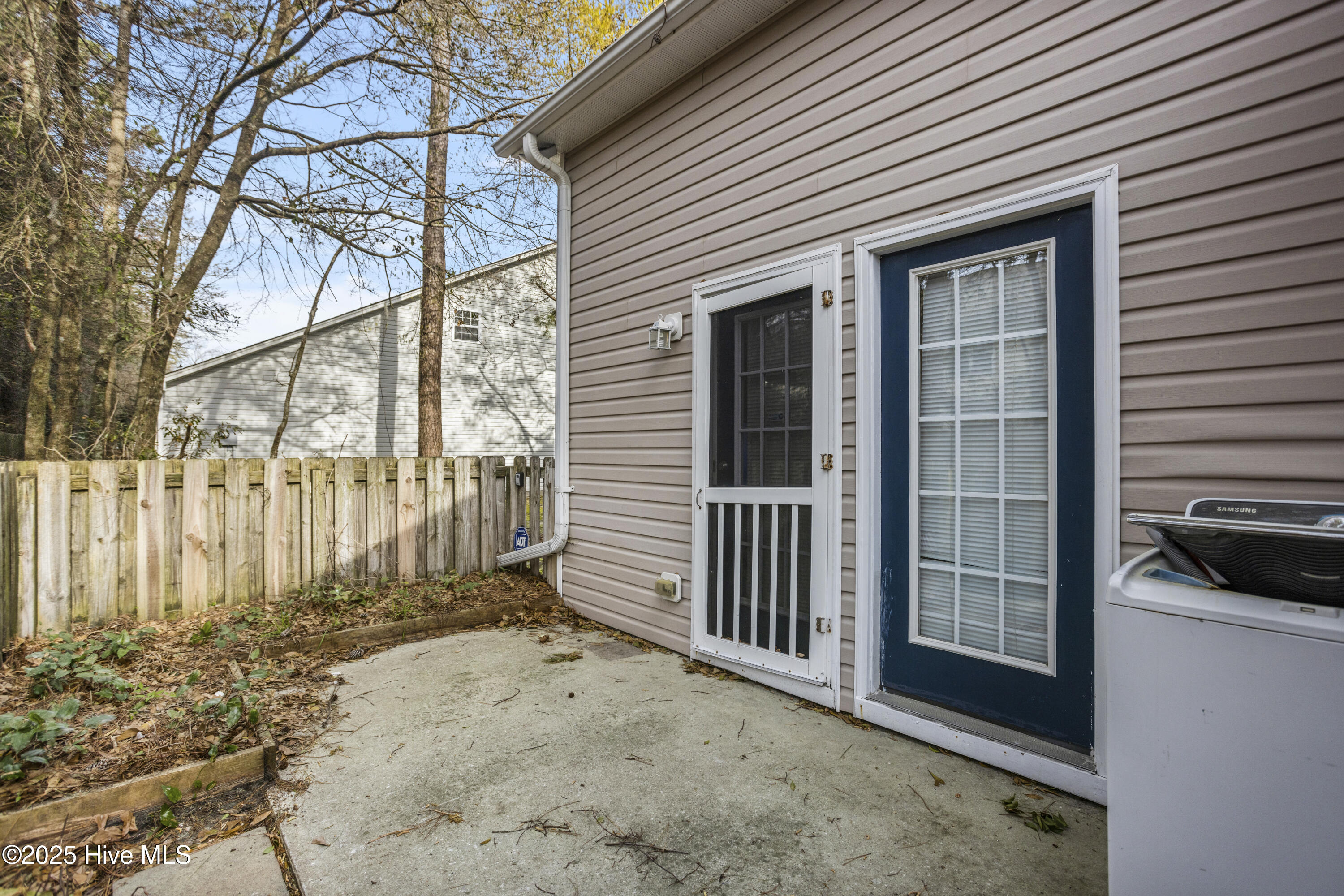 100496889 | Photo 14