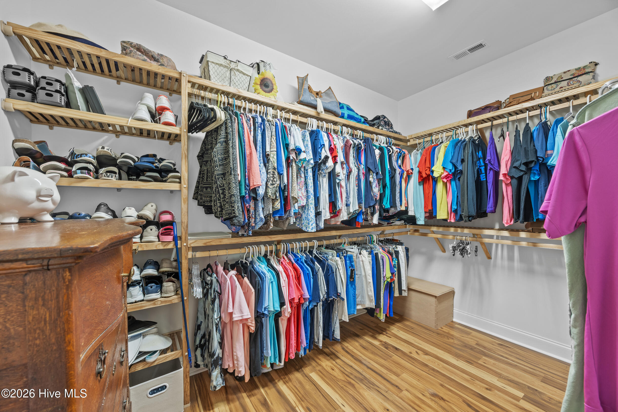 100566024 | Photo 26