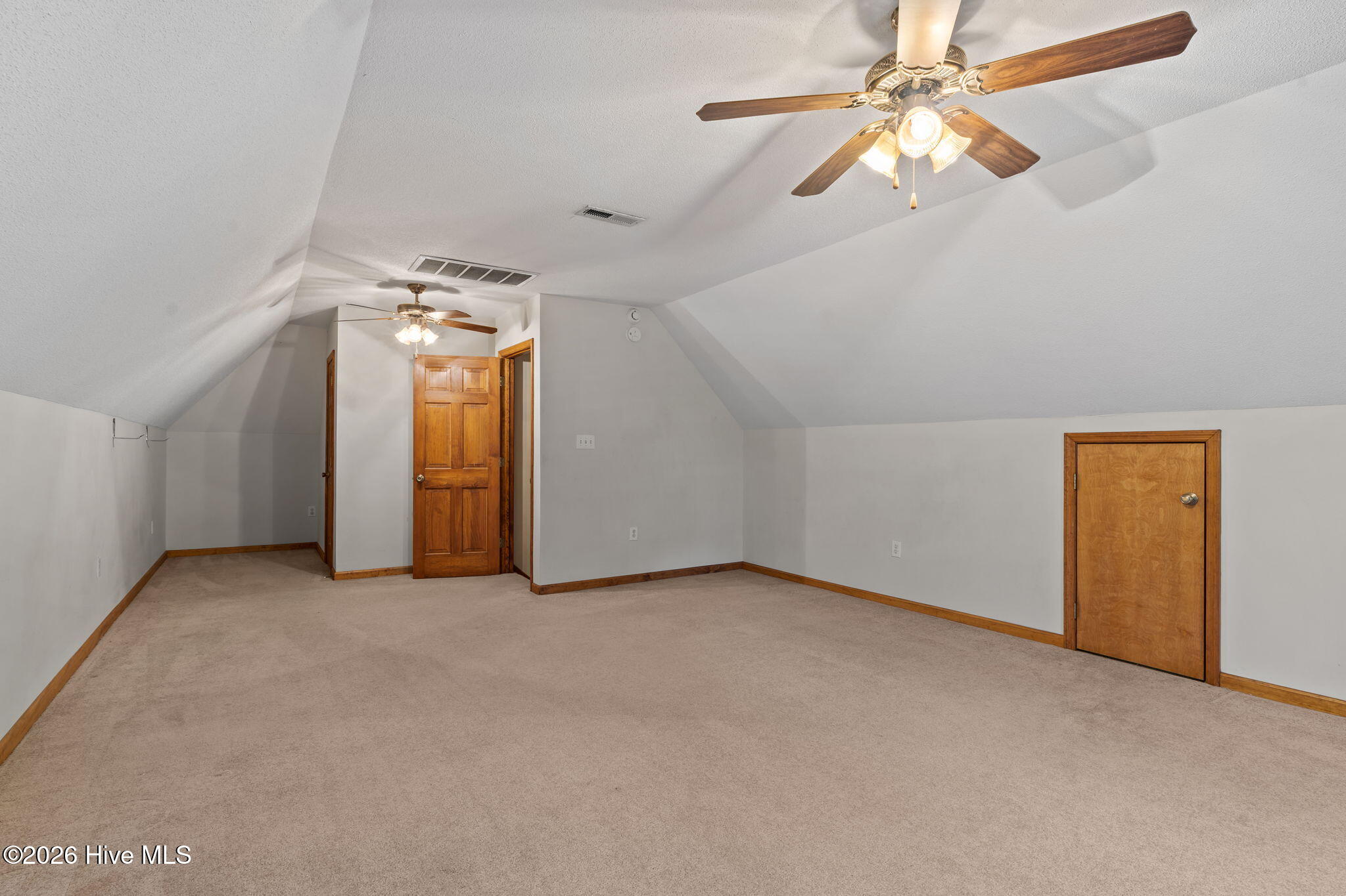 100568125 | Photo 37