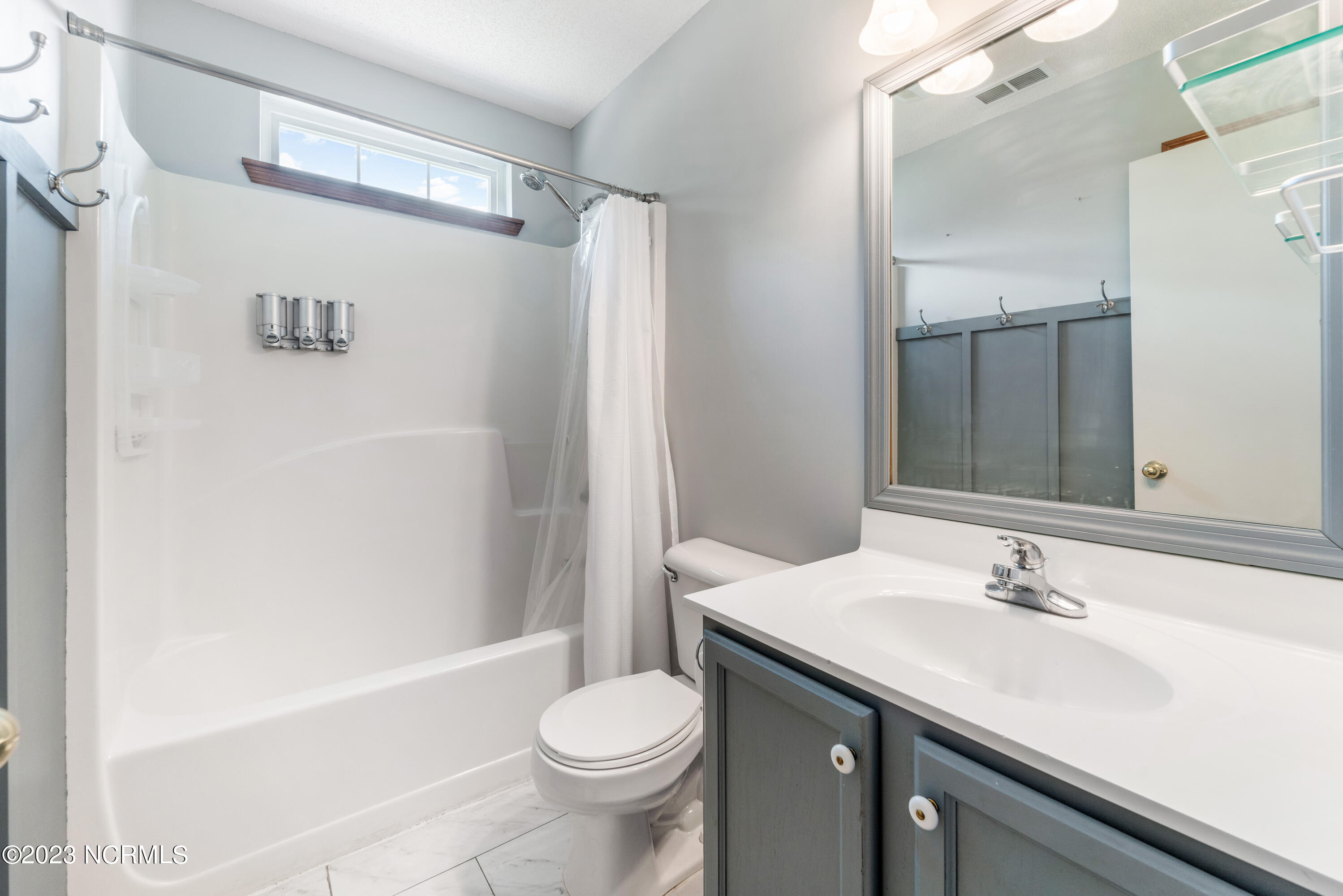 100564782 | Photo 11