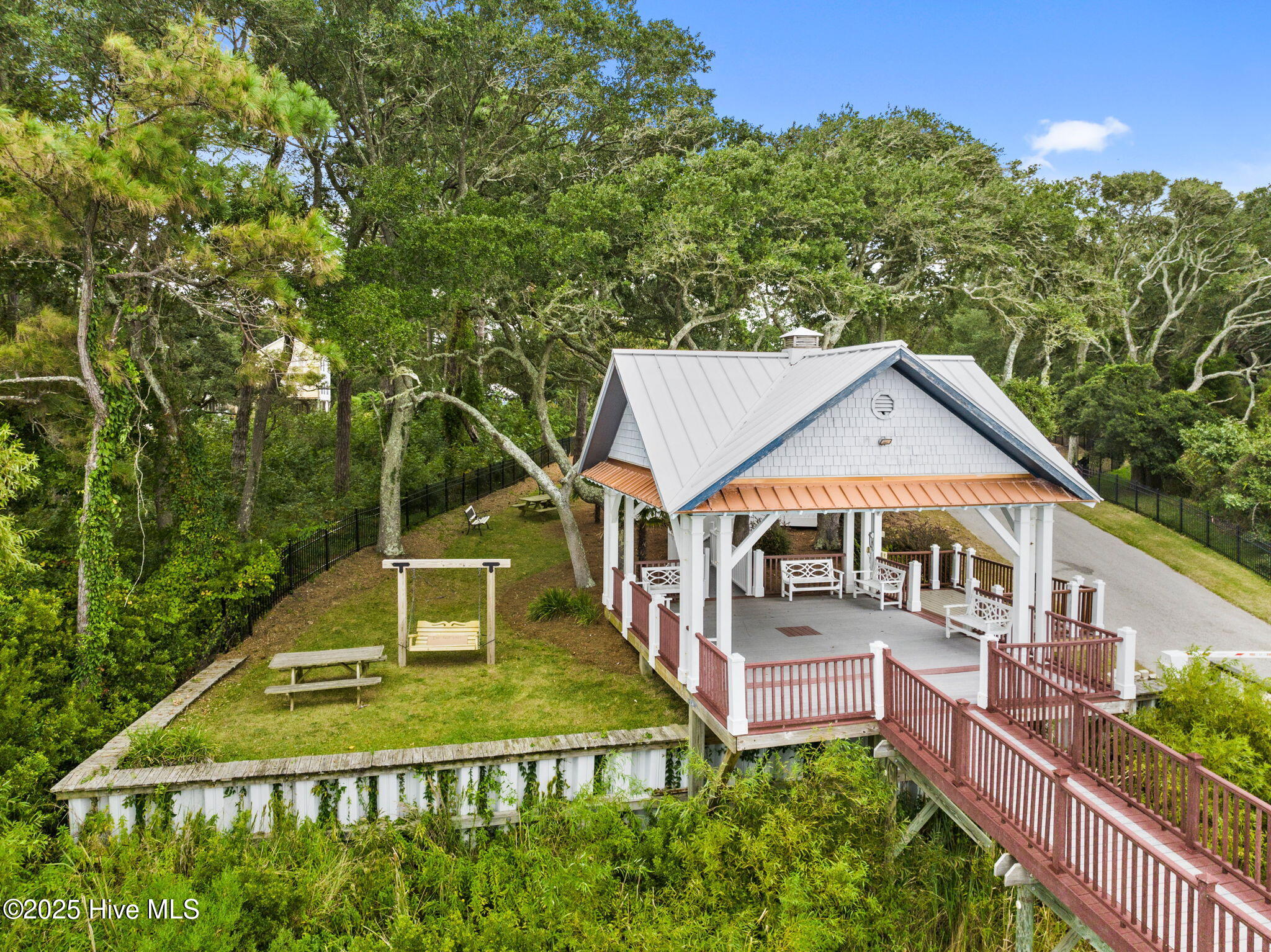 100532688 | Photo 51