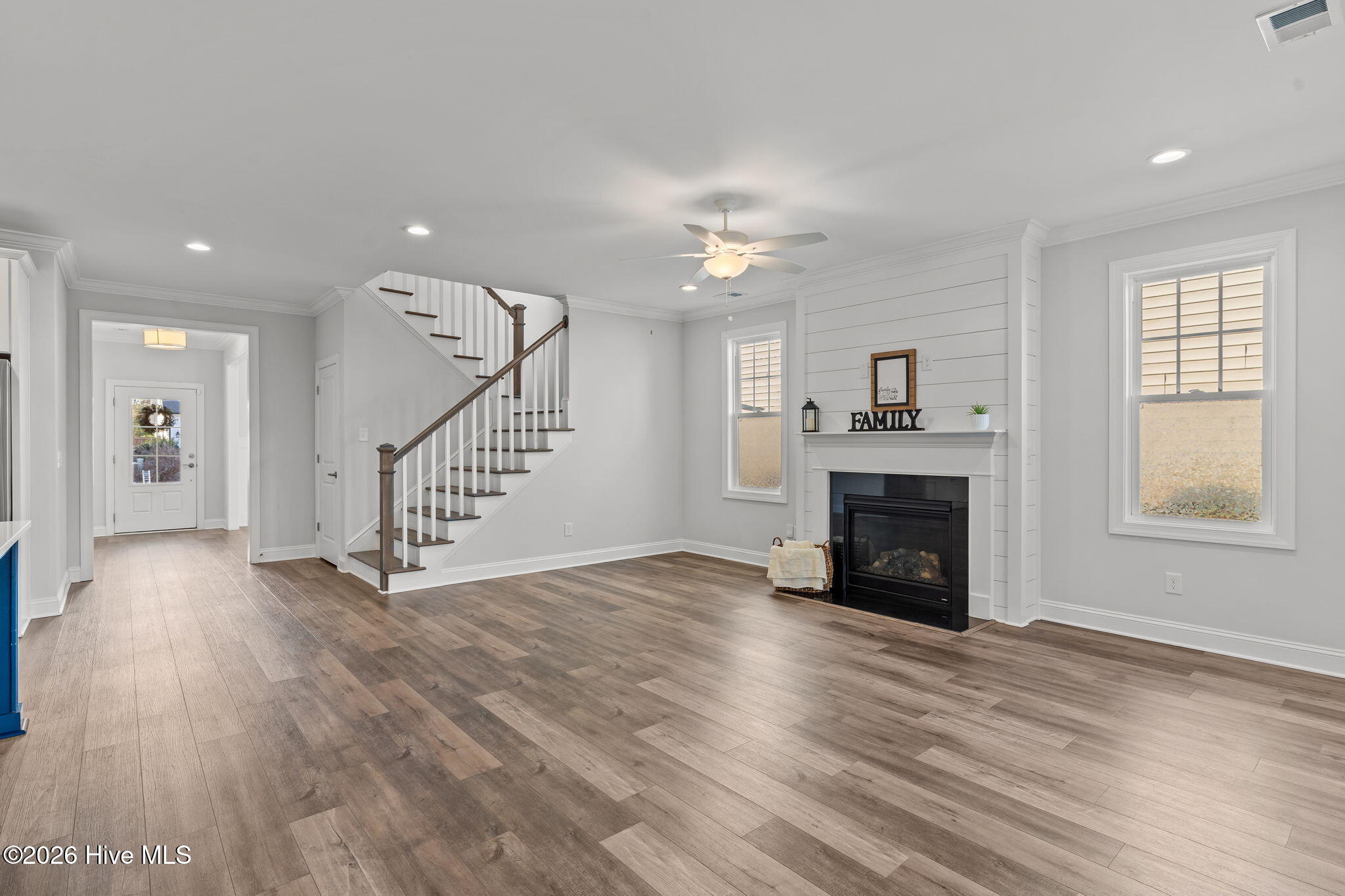 100548771 | Photo 15