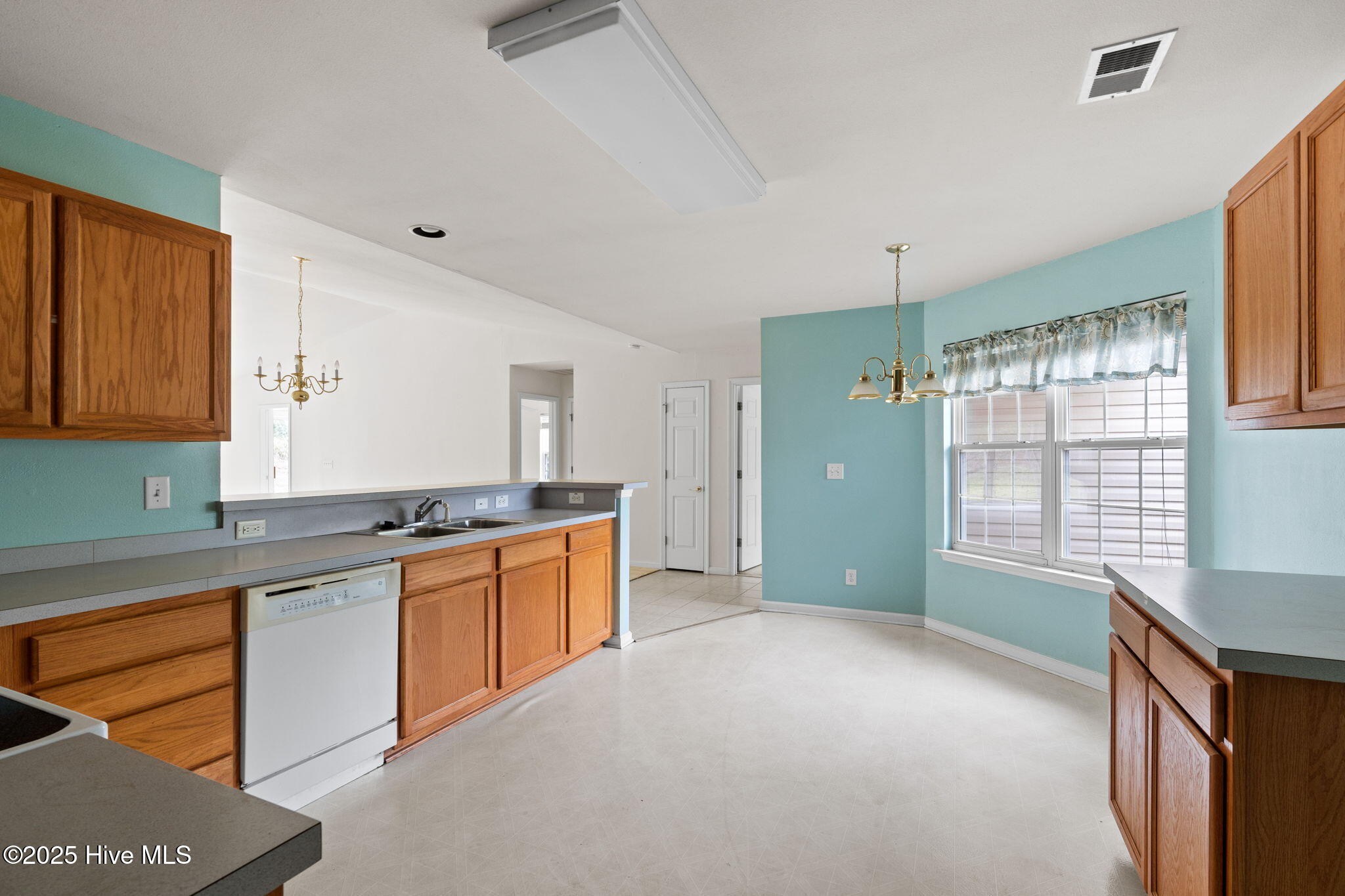 100536152 | Photo 11