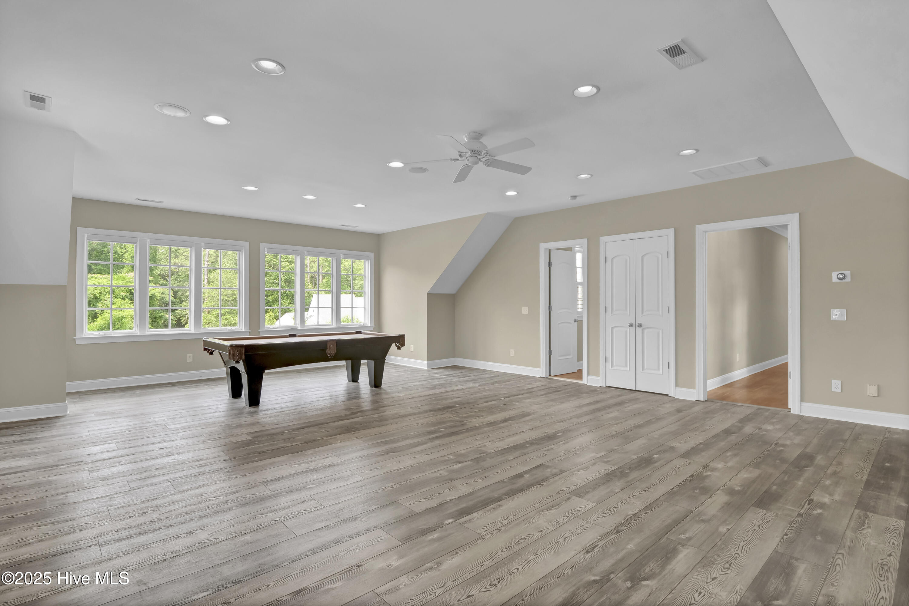 100552605 | Photo 61