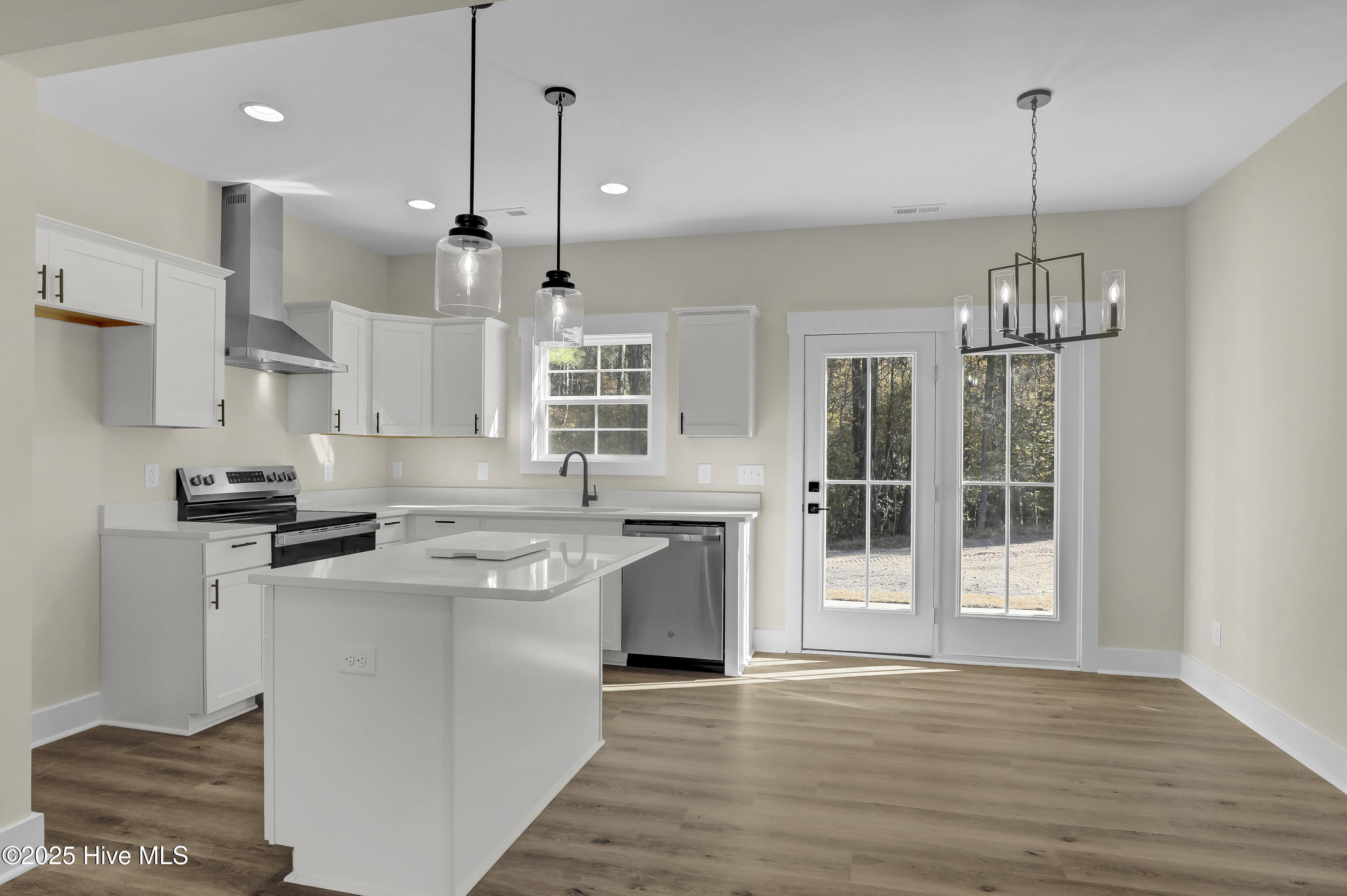 100542406 | Photo 15