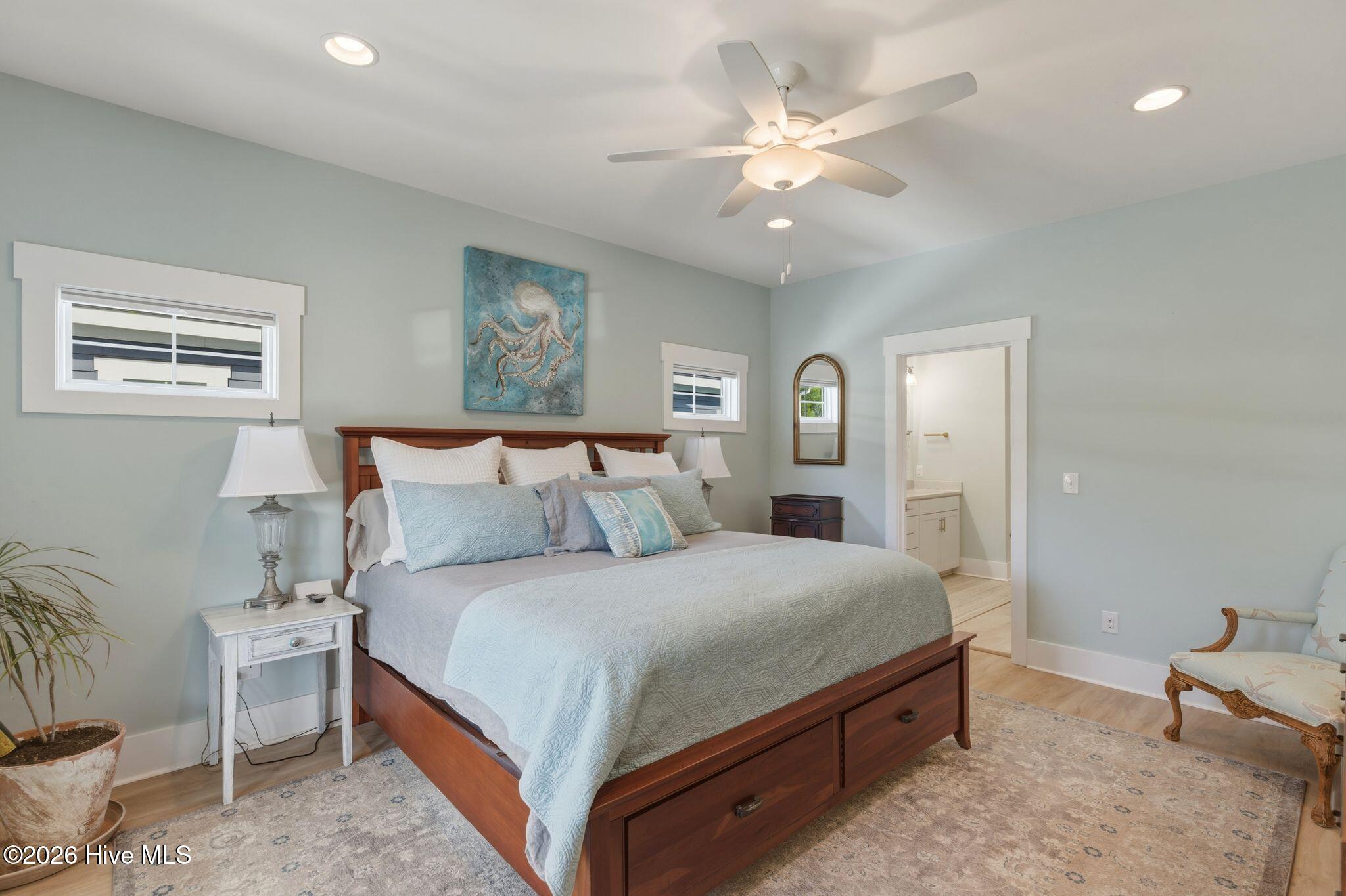 100562049 | Photo 23