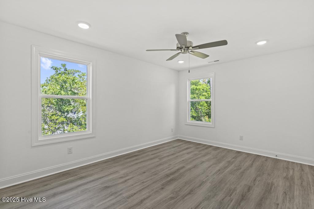 100553822 | Photo 41