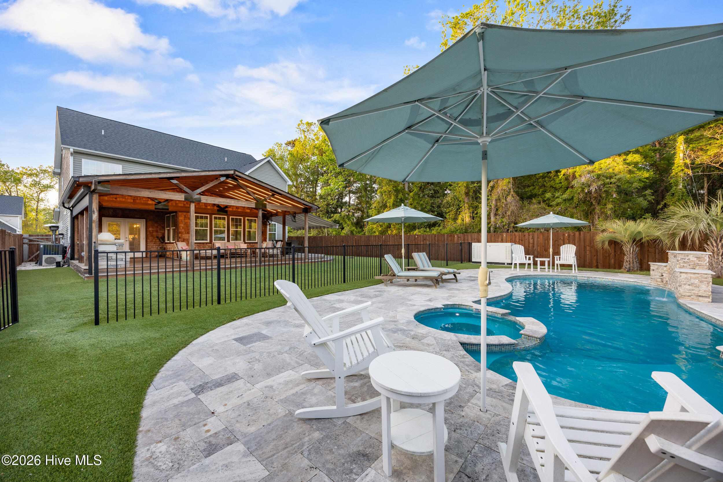 100566940 | Photo 78