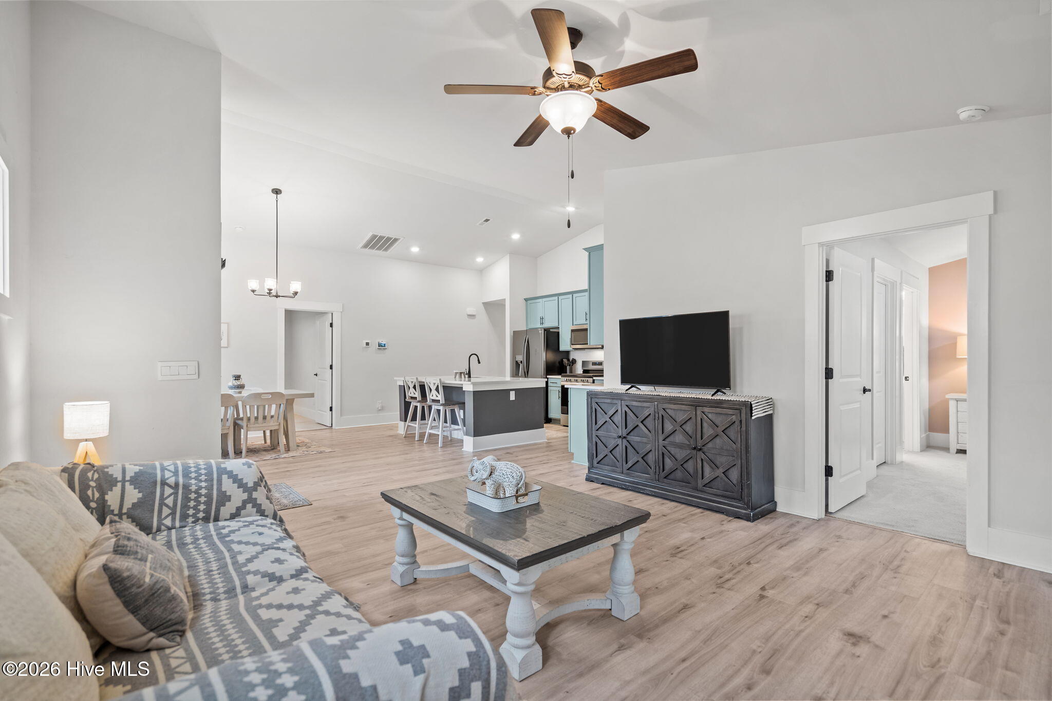 100558026 | Photo 24