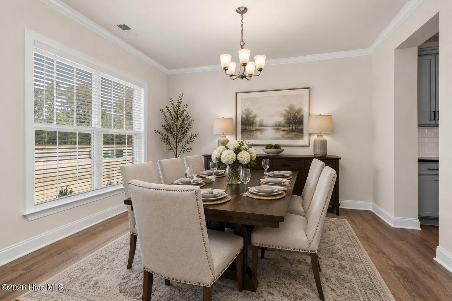 Virtually staged dining