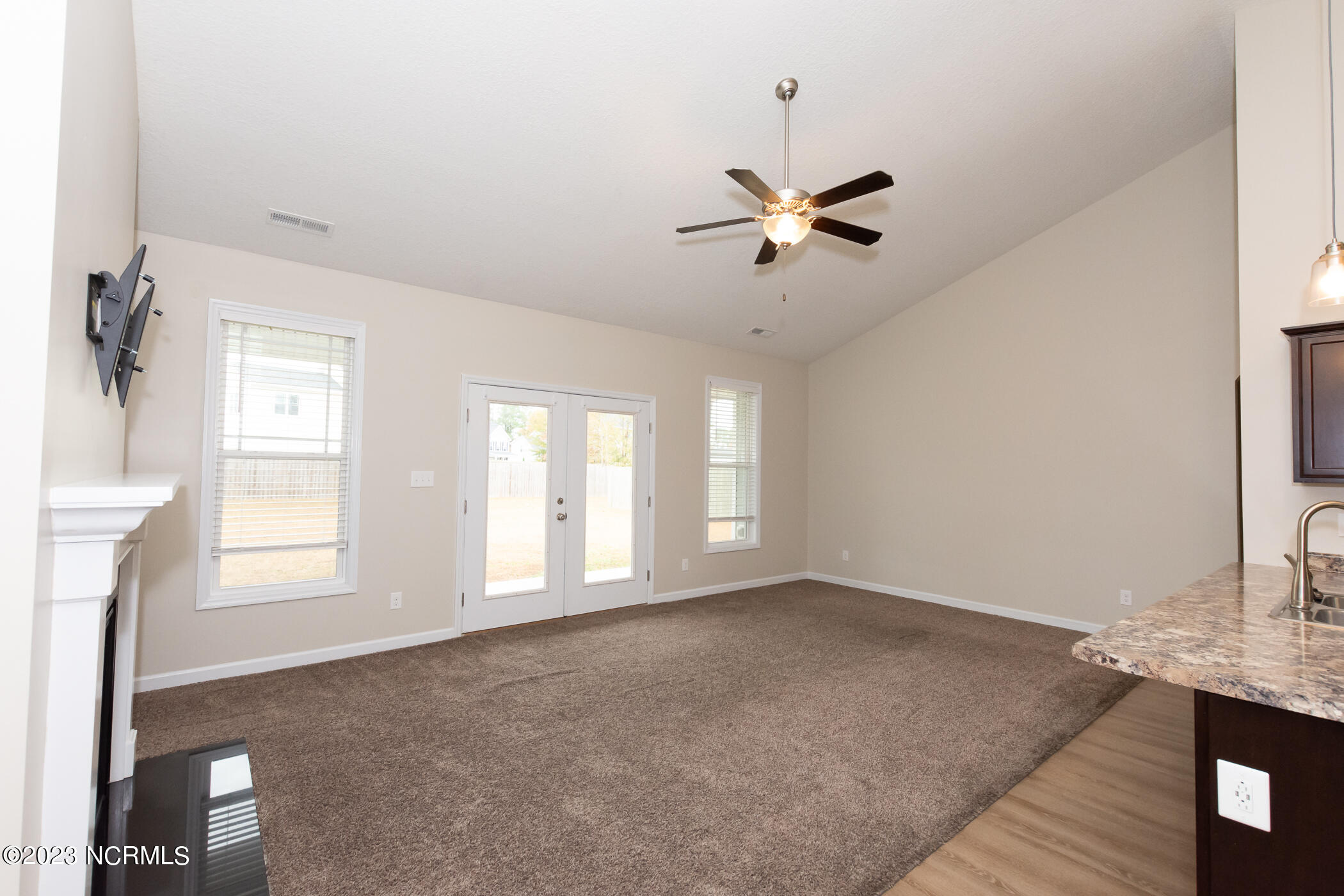 100543785 | Photo 17