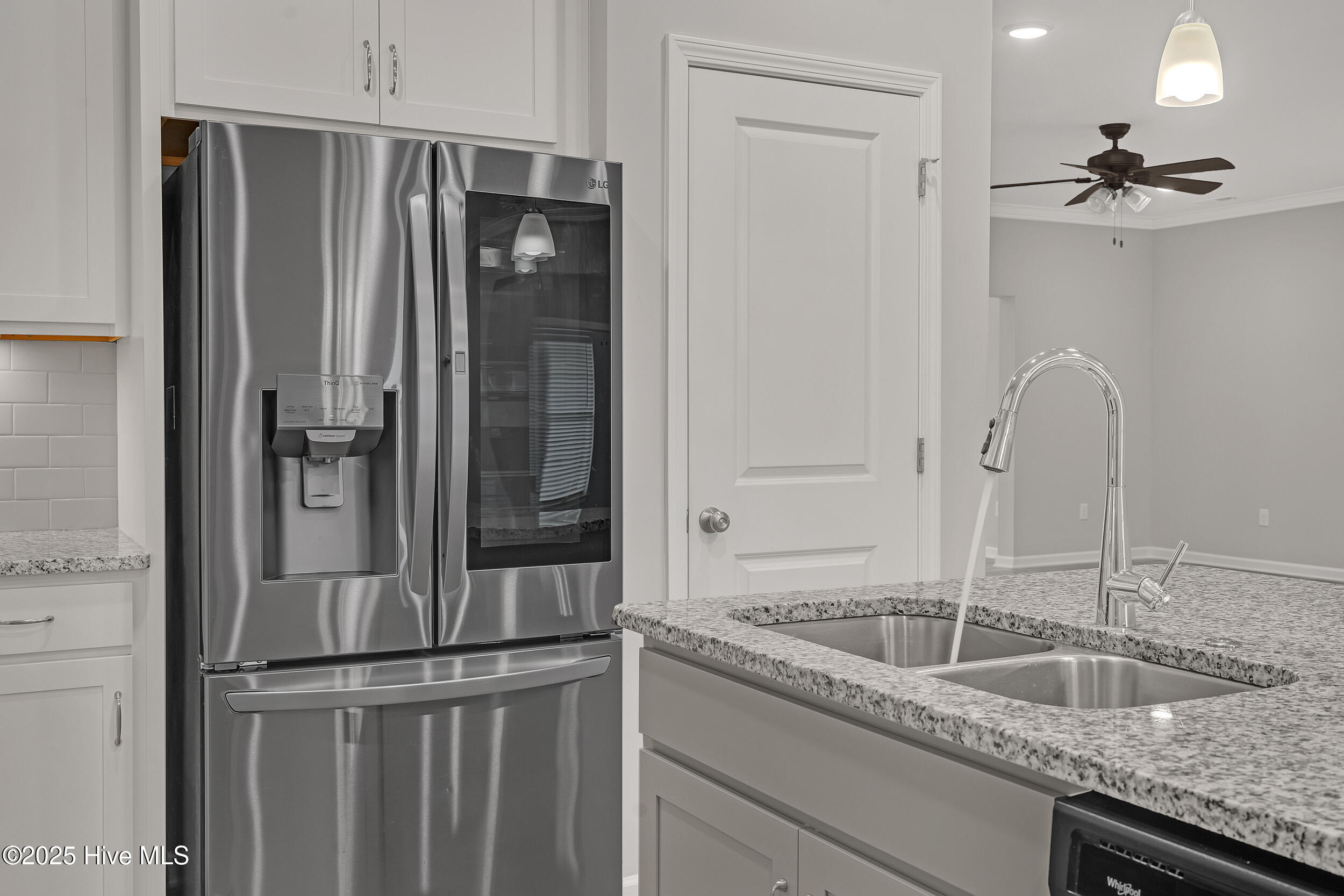 100544849 | Photo 16