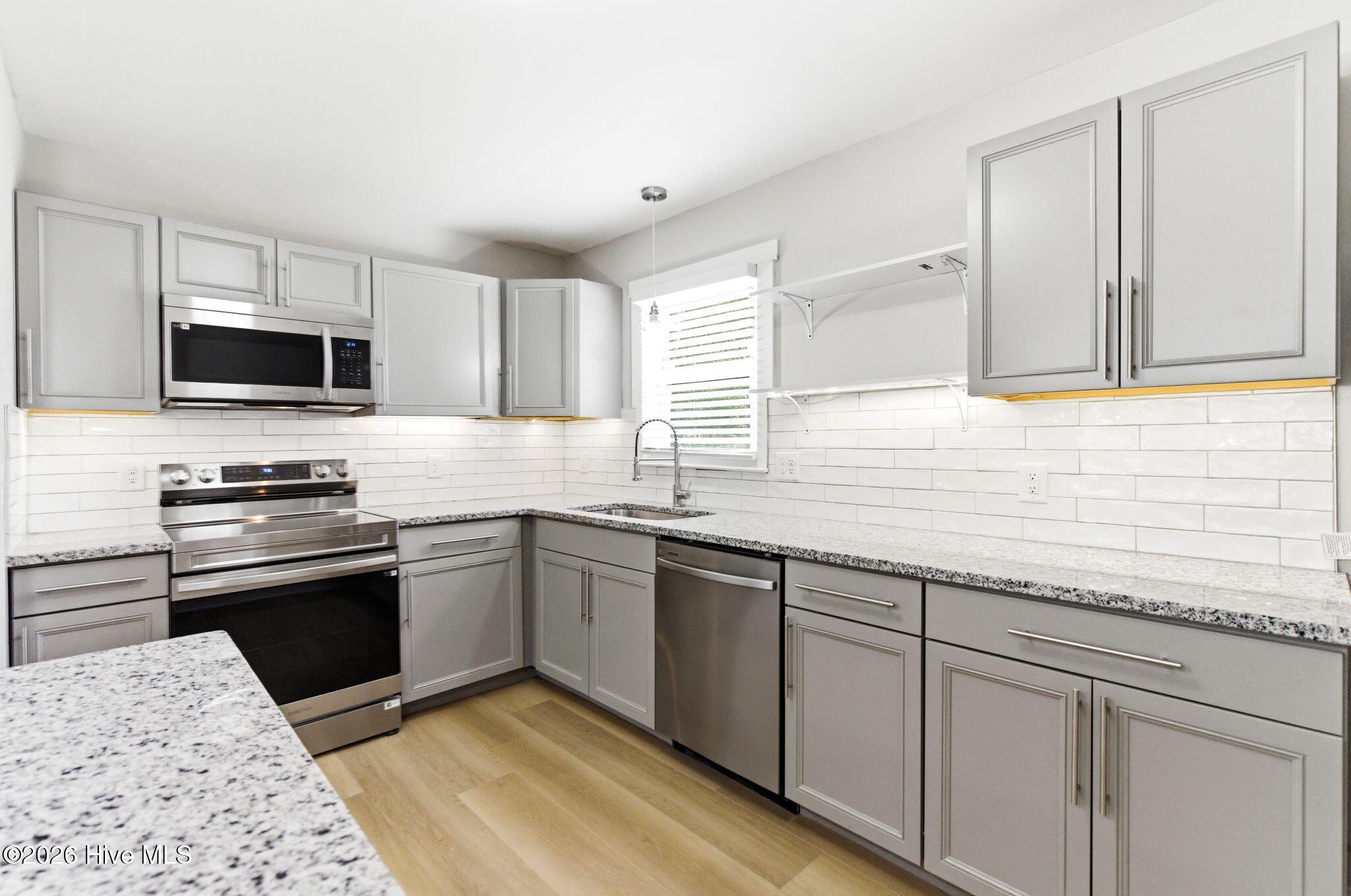 100564209 | Photo 15