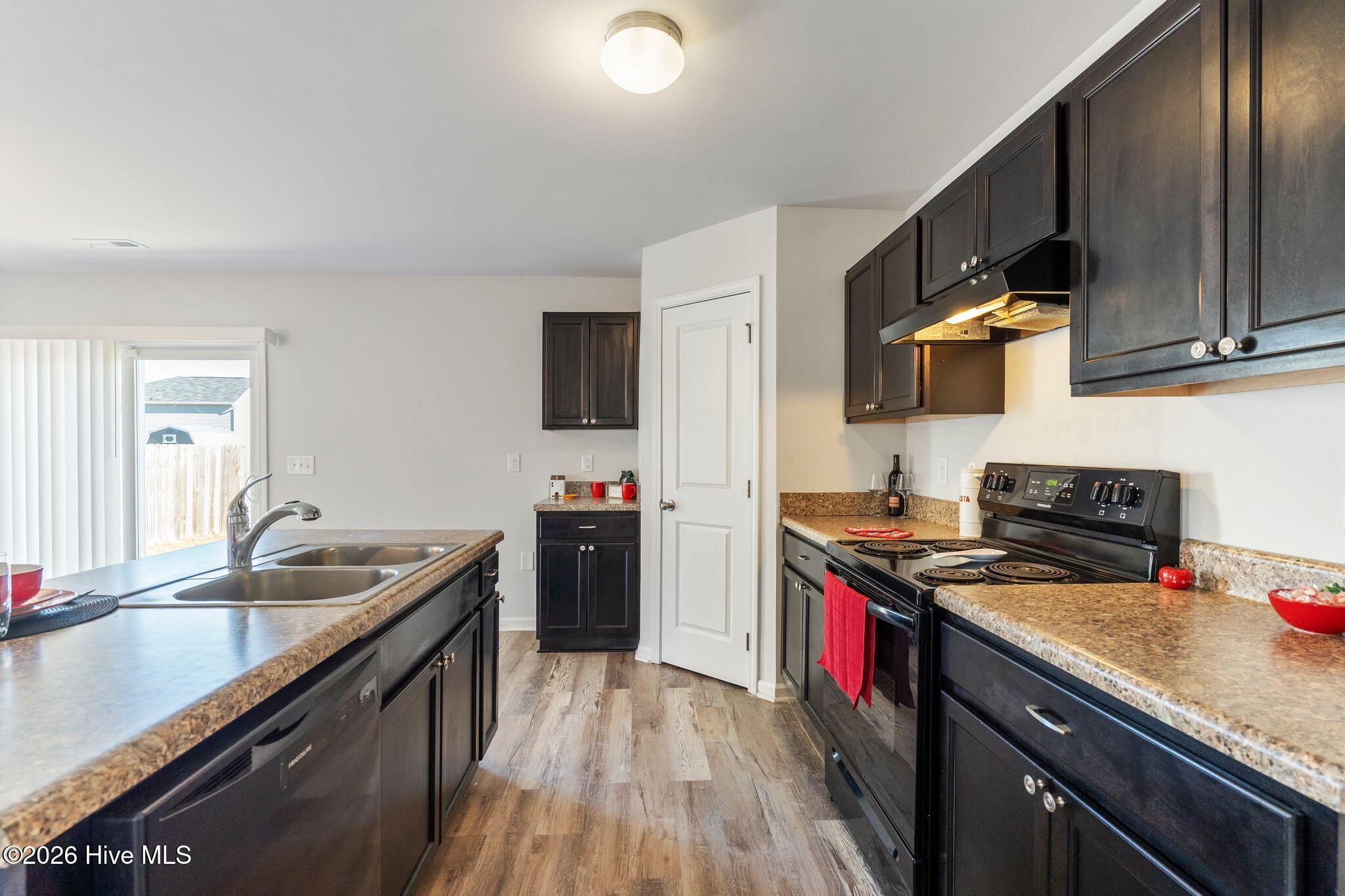 100553399 | Photo 17