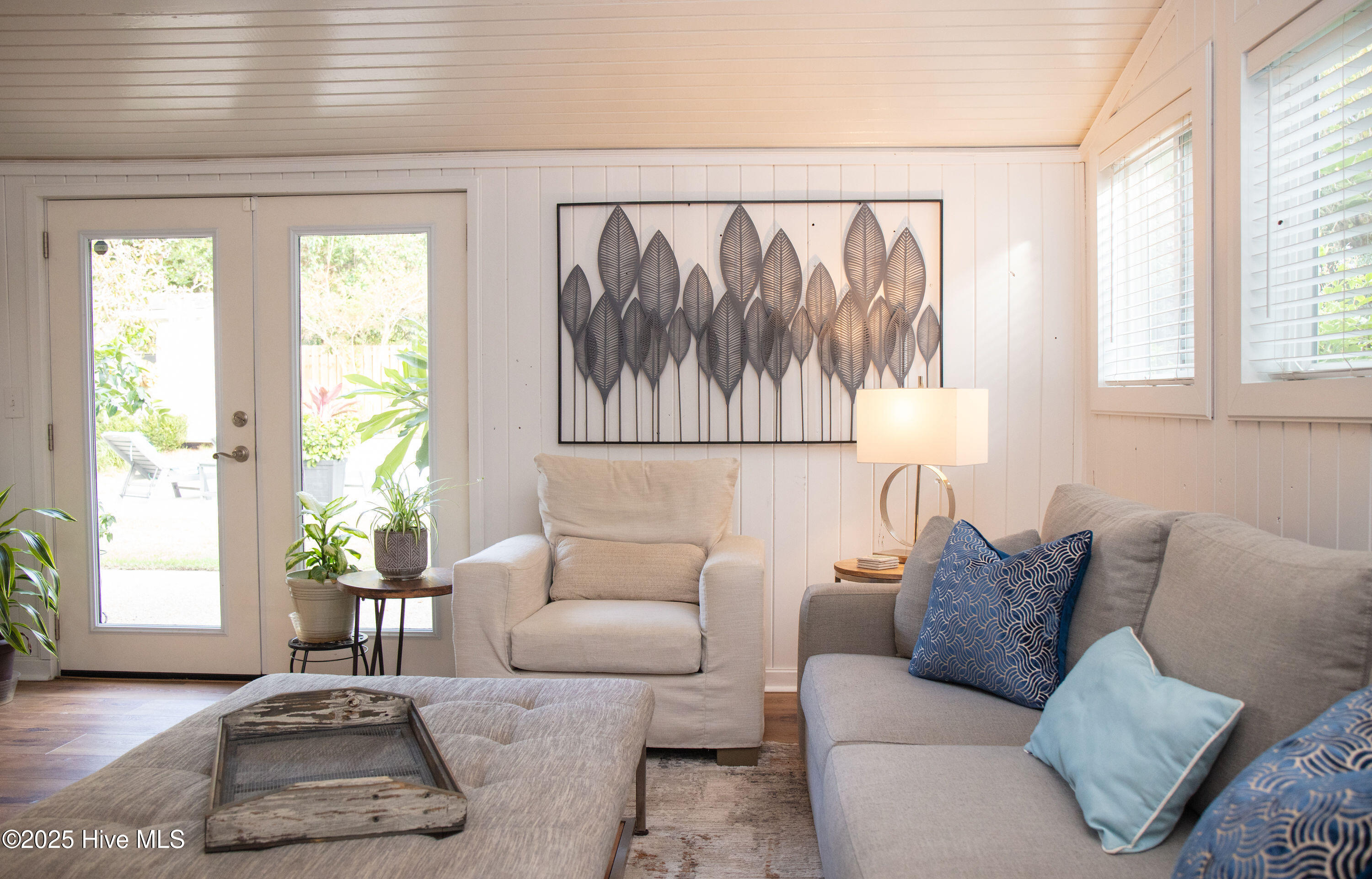 100541025 | Photo 51