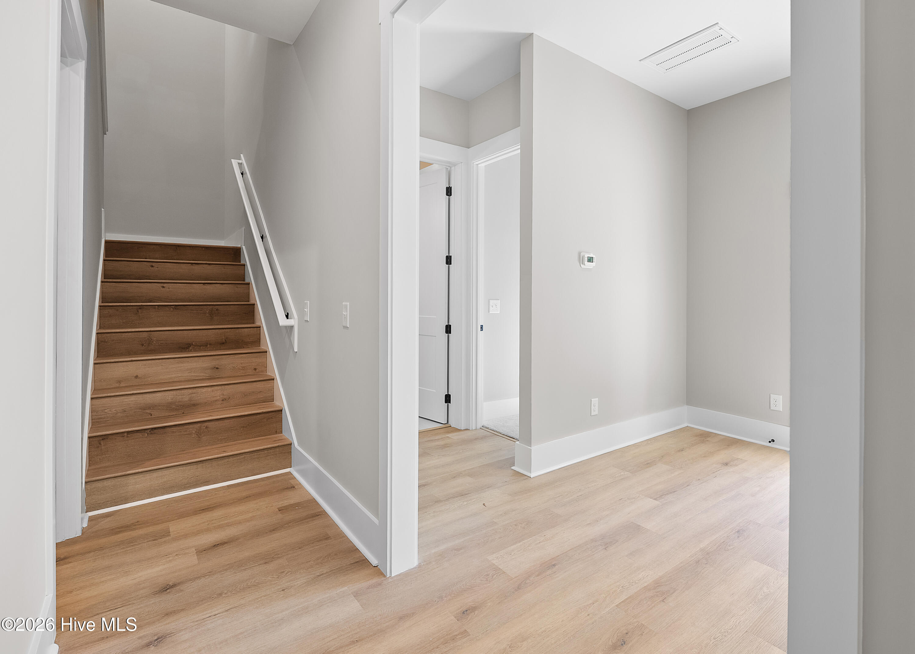 100566285 | Photo 11