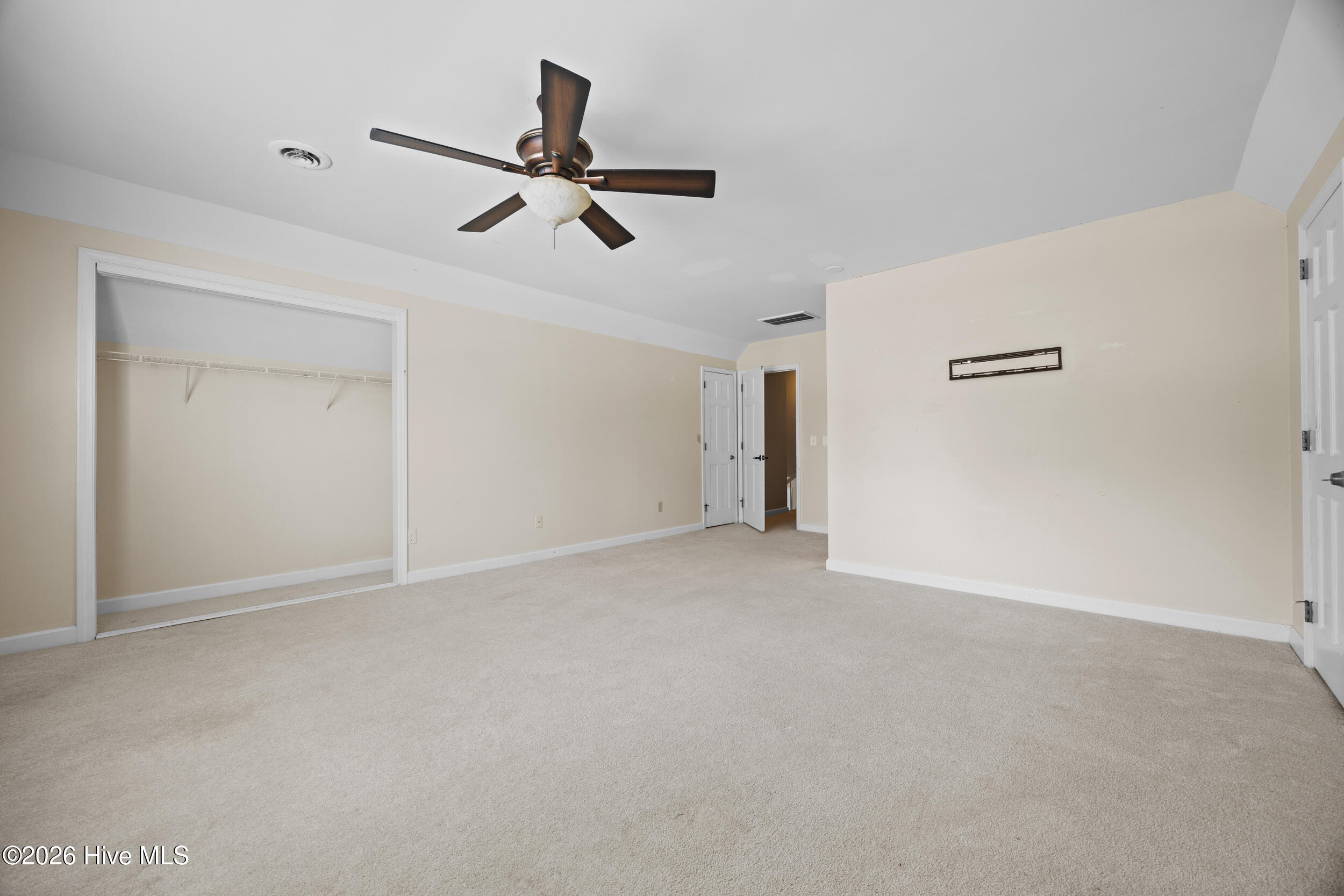 100558264 | Photo 33