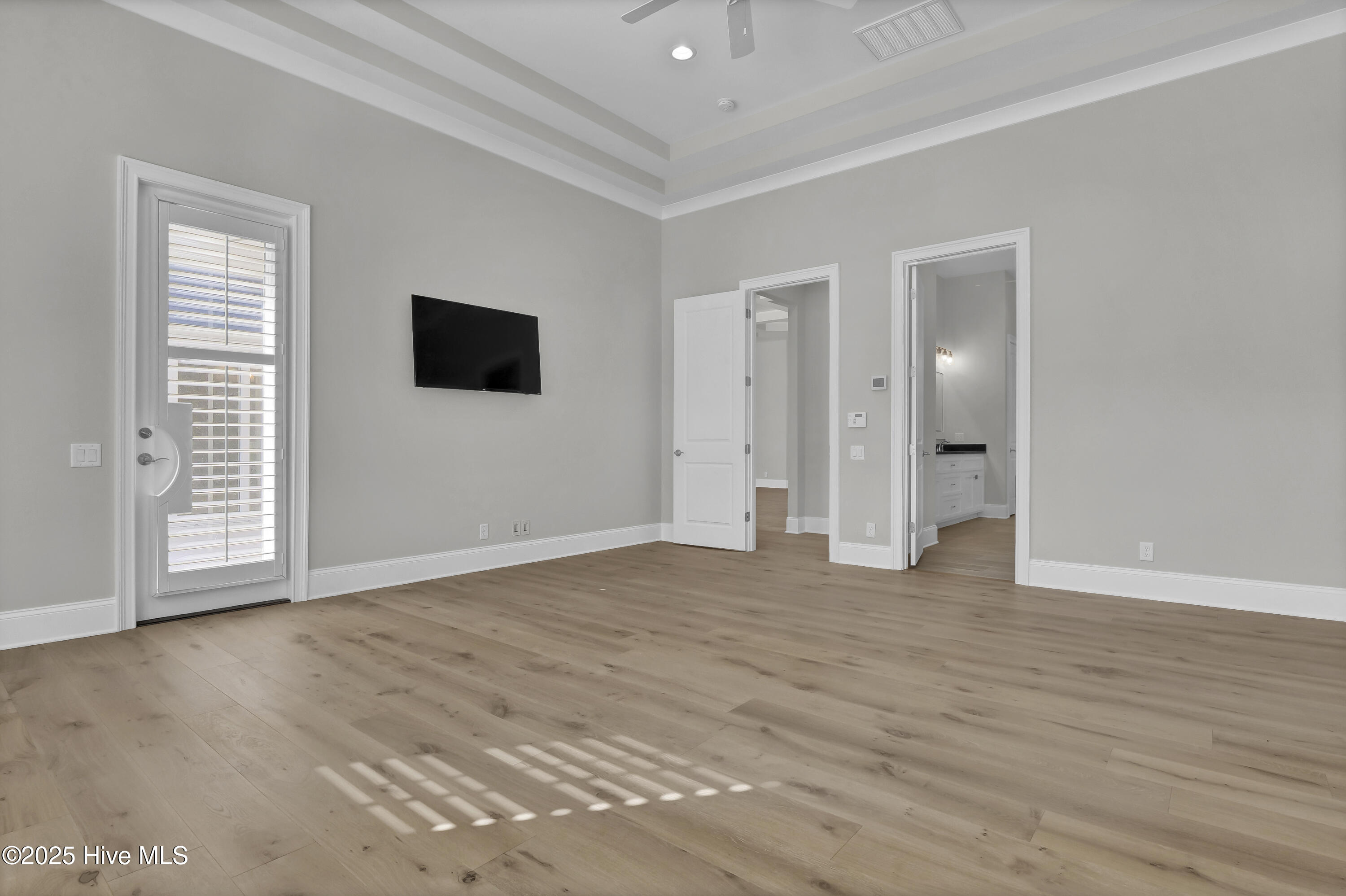 100538861 | Photo 31