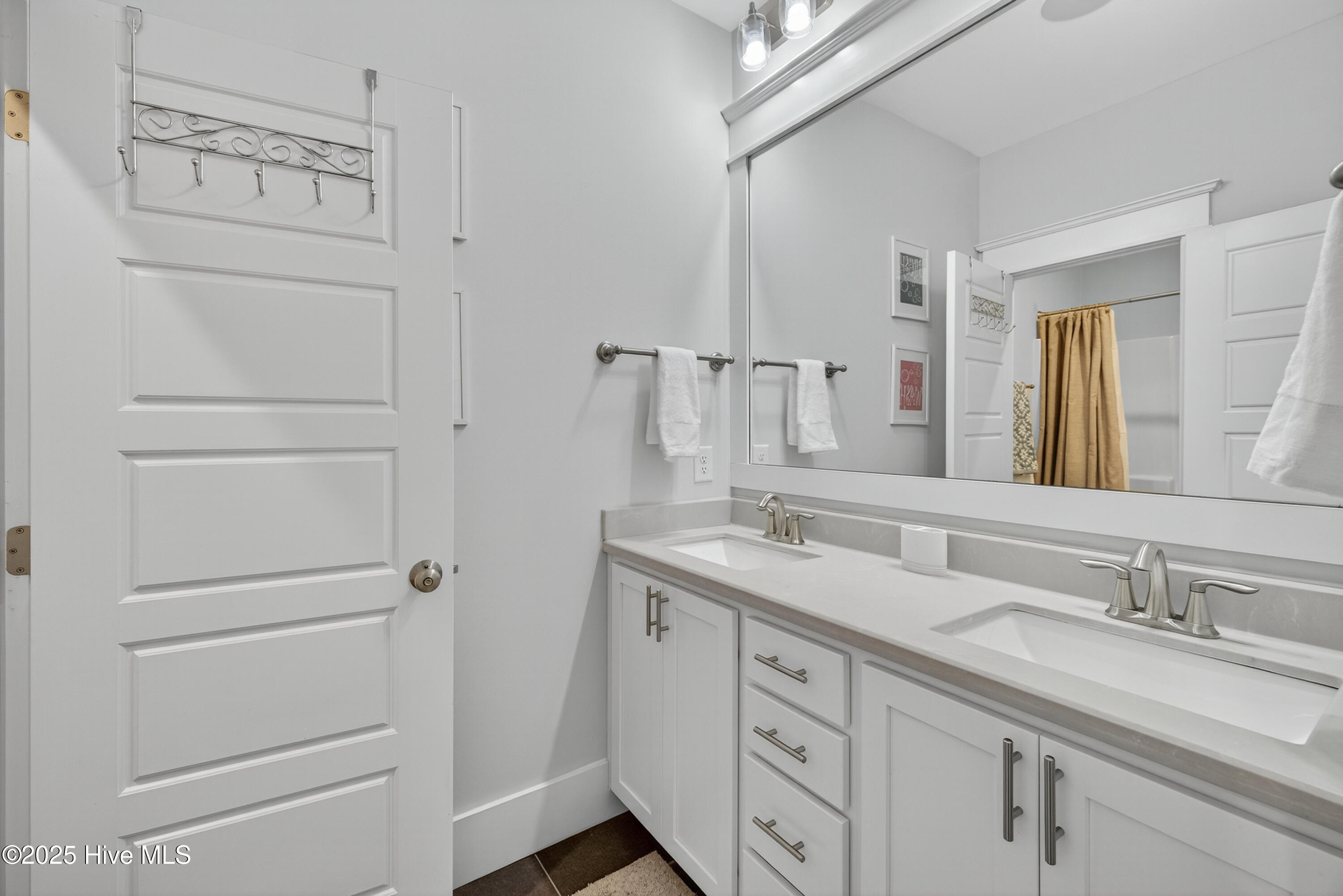 100540063 | Photo 42