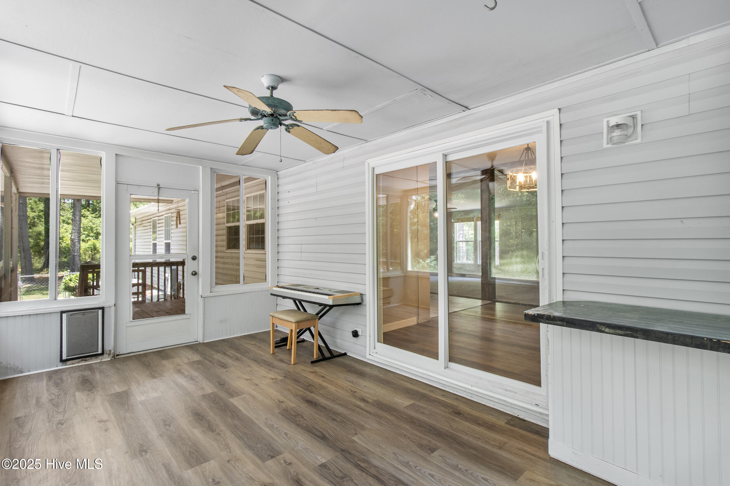 100515334 | Photo 40