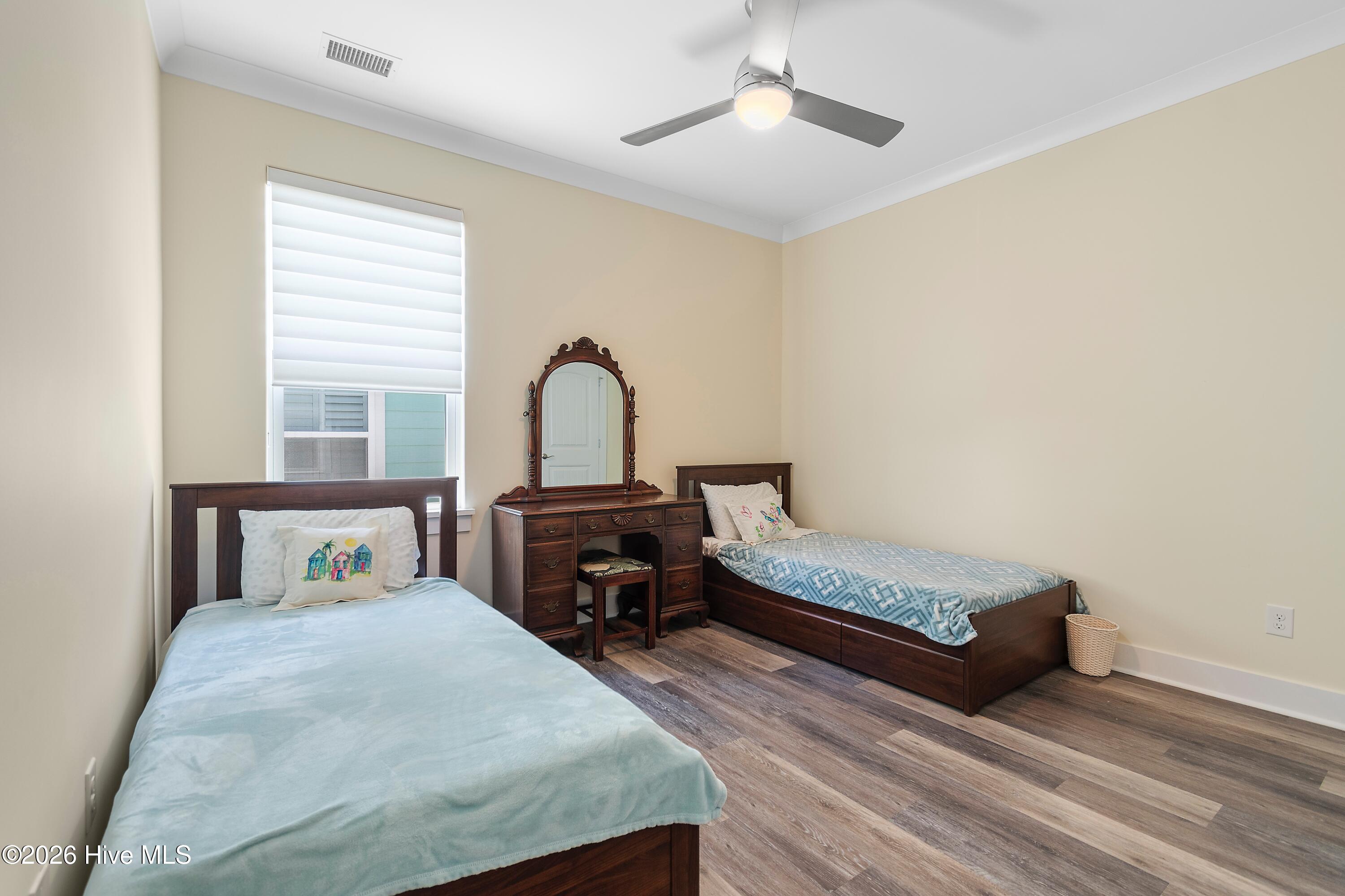 100561295 | Photo 24