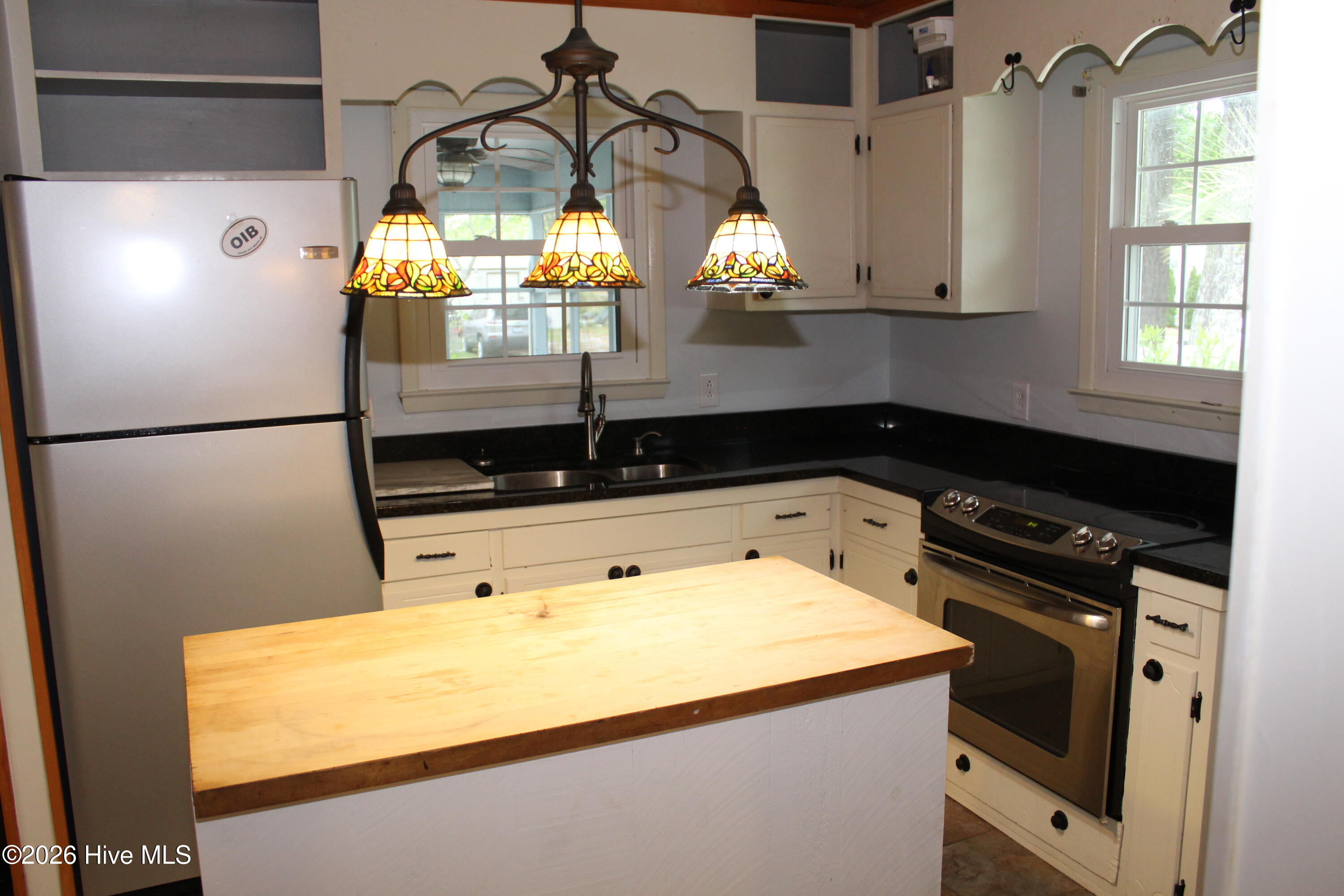 100570069 | Photo 10