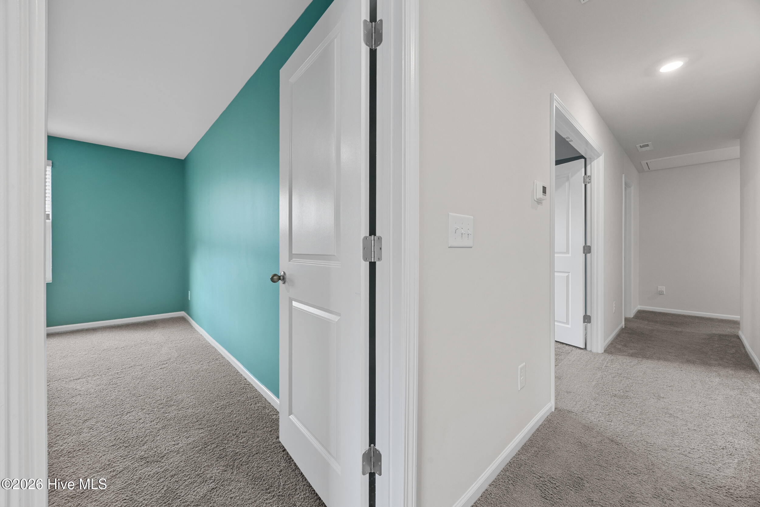 100561972 | Photo 25