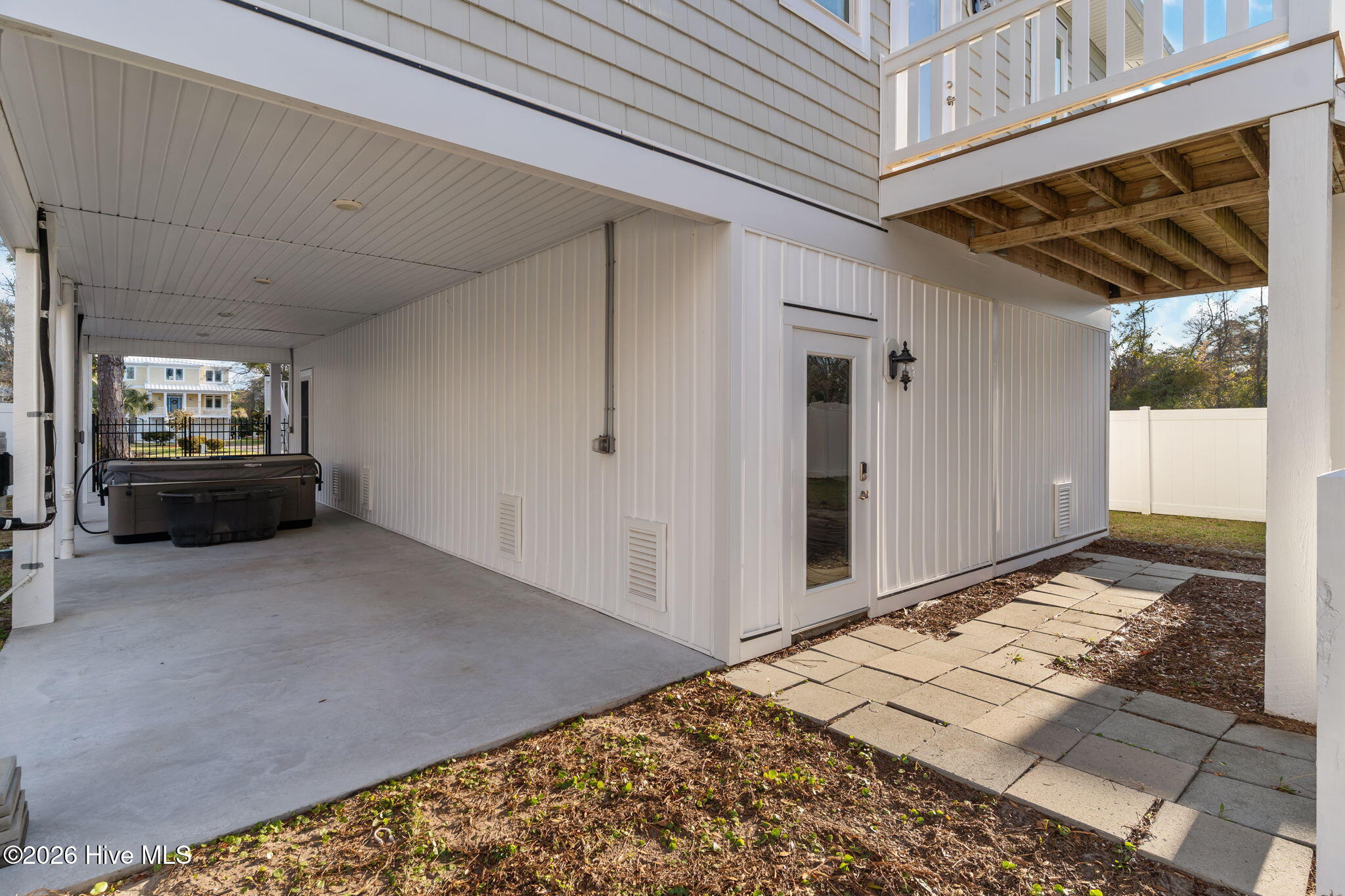 100561647 | Photo 53