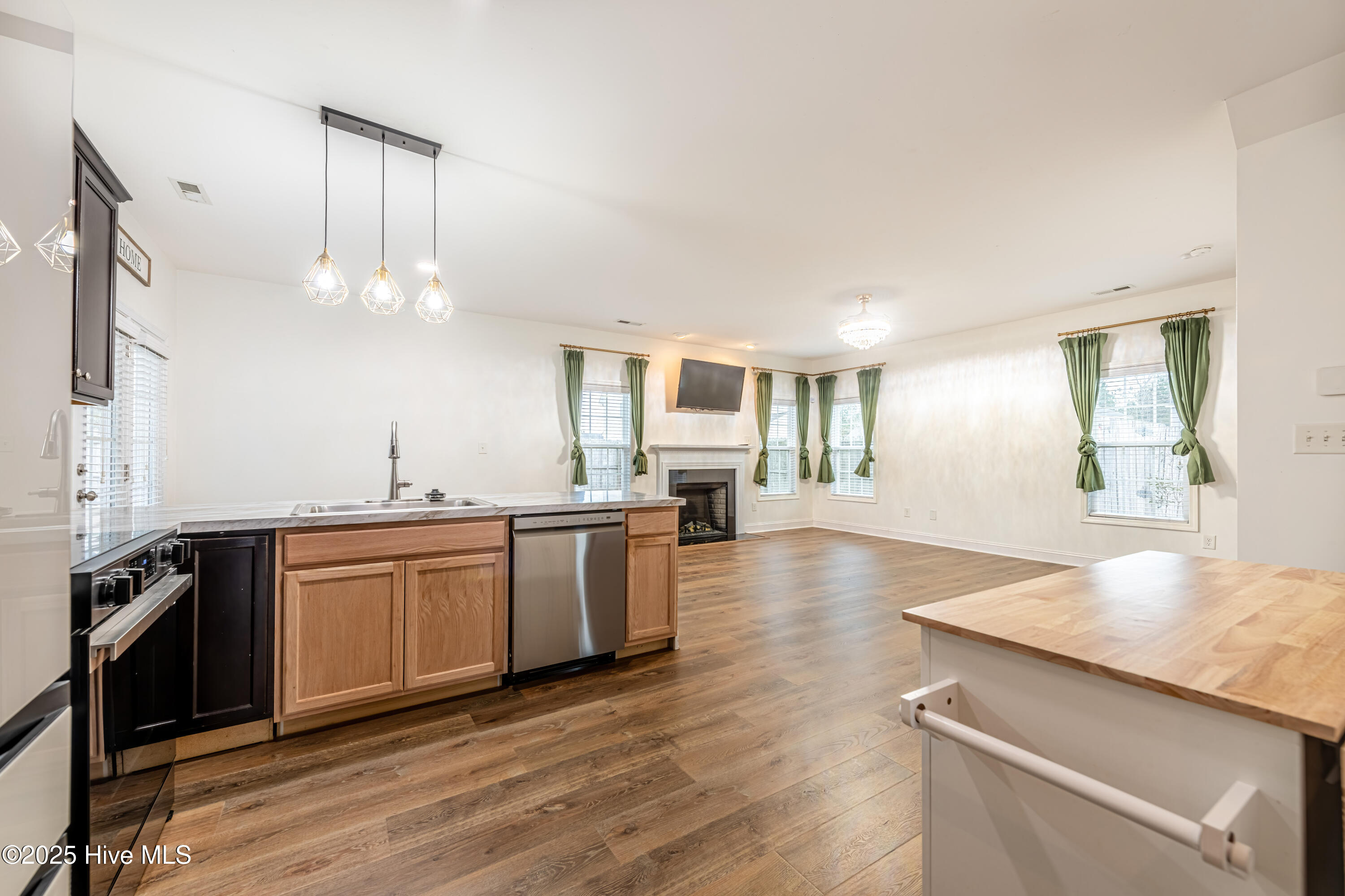 100546682 | Photo 15