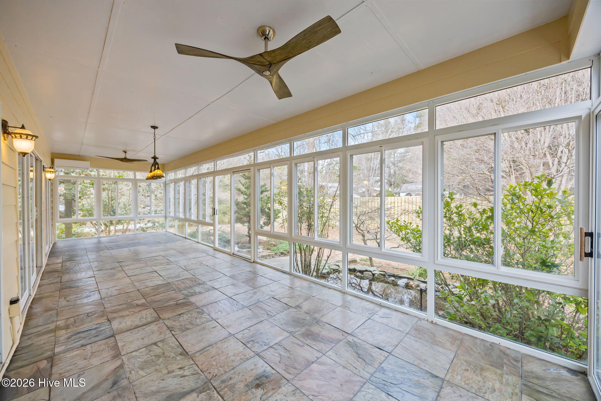 100557561 | Photo 13