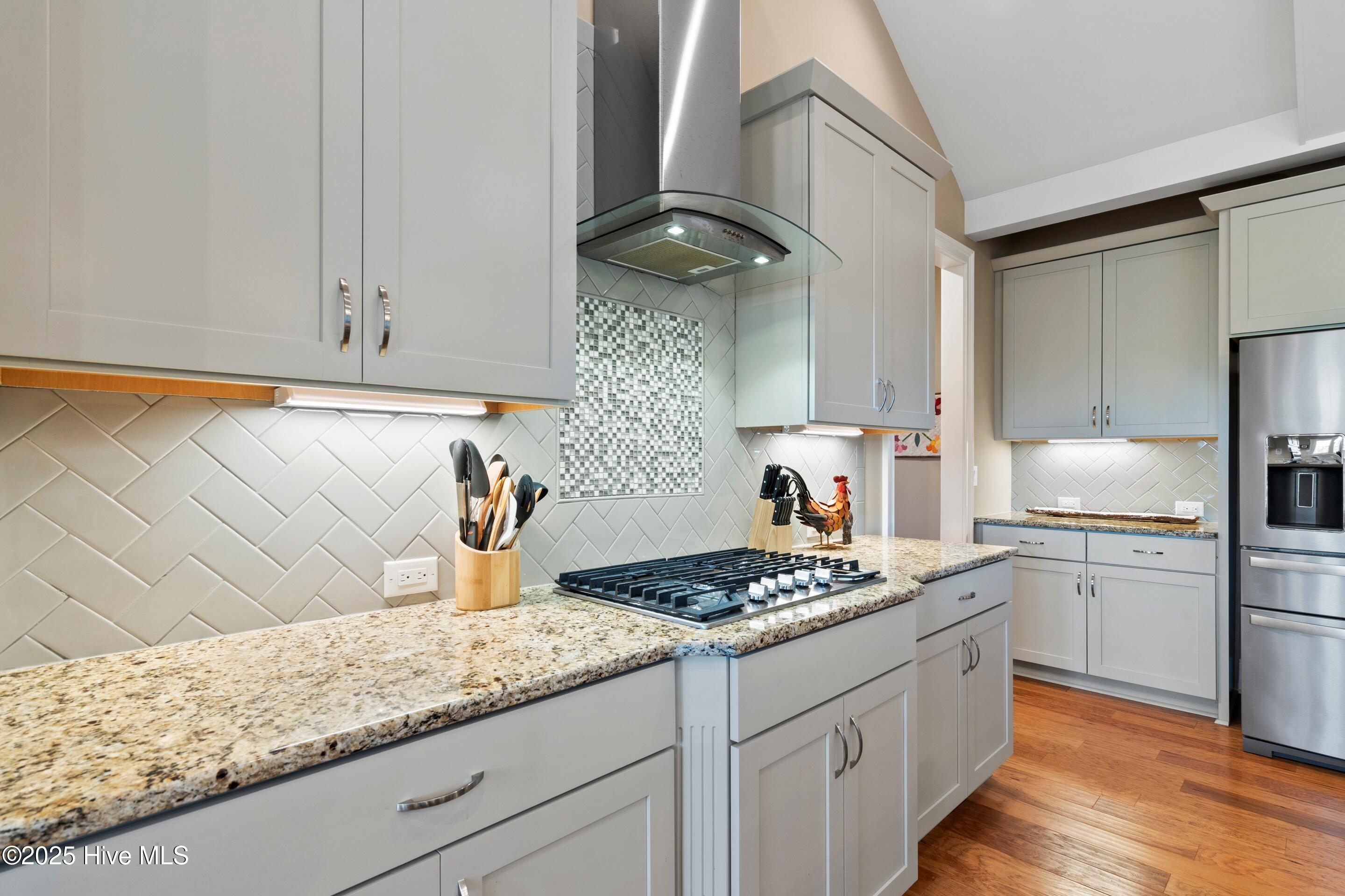 100541782 | Photo 16