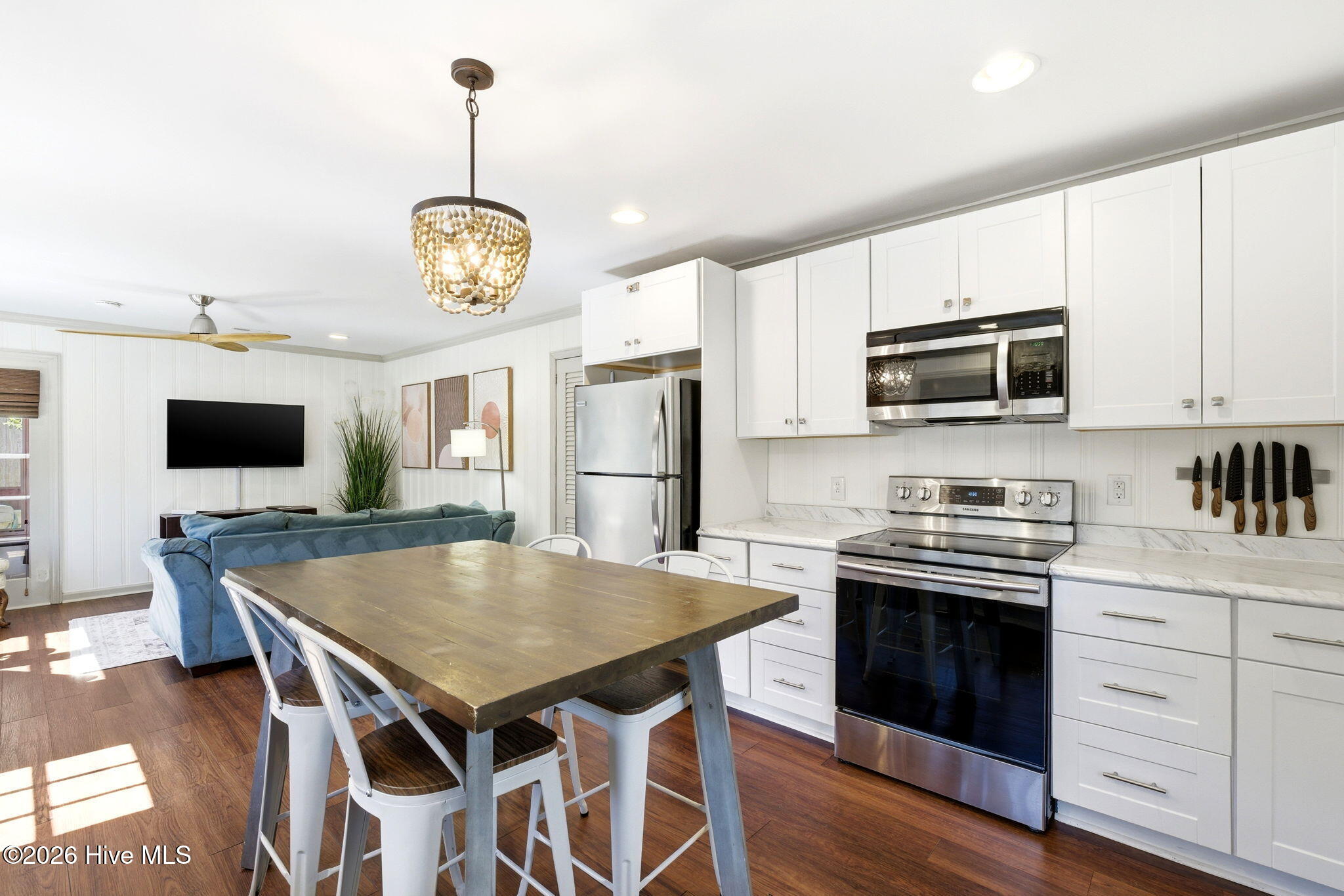 100569703 | Photo 13