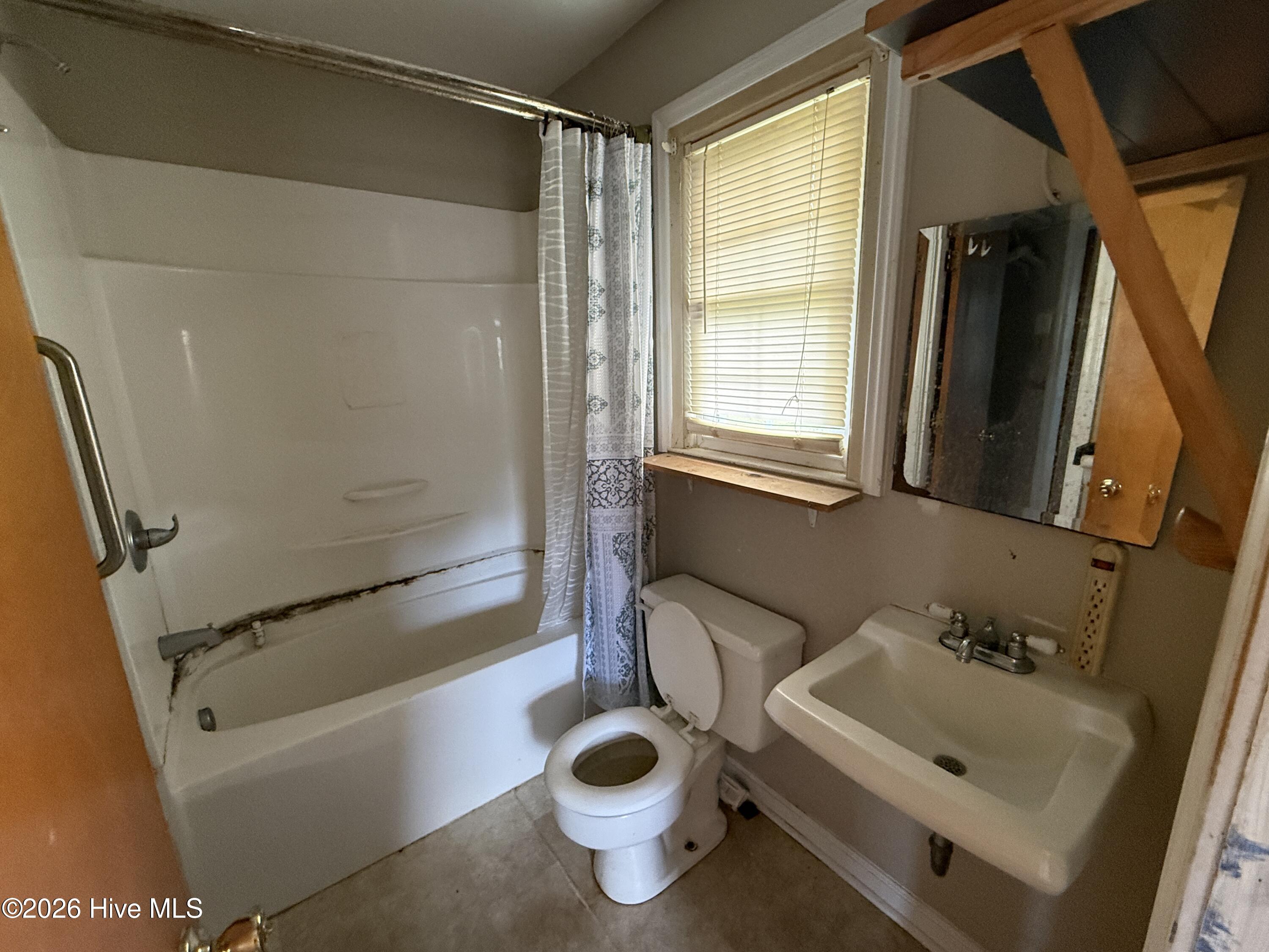 100567135 | Photo 15