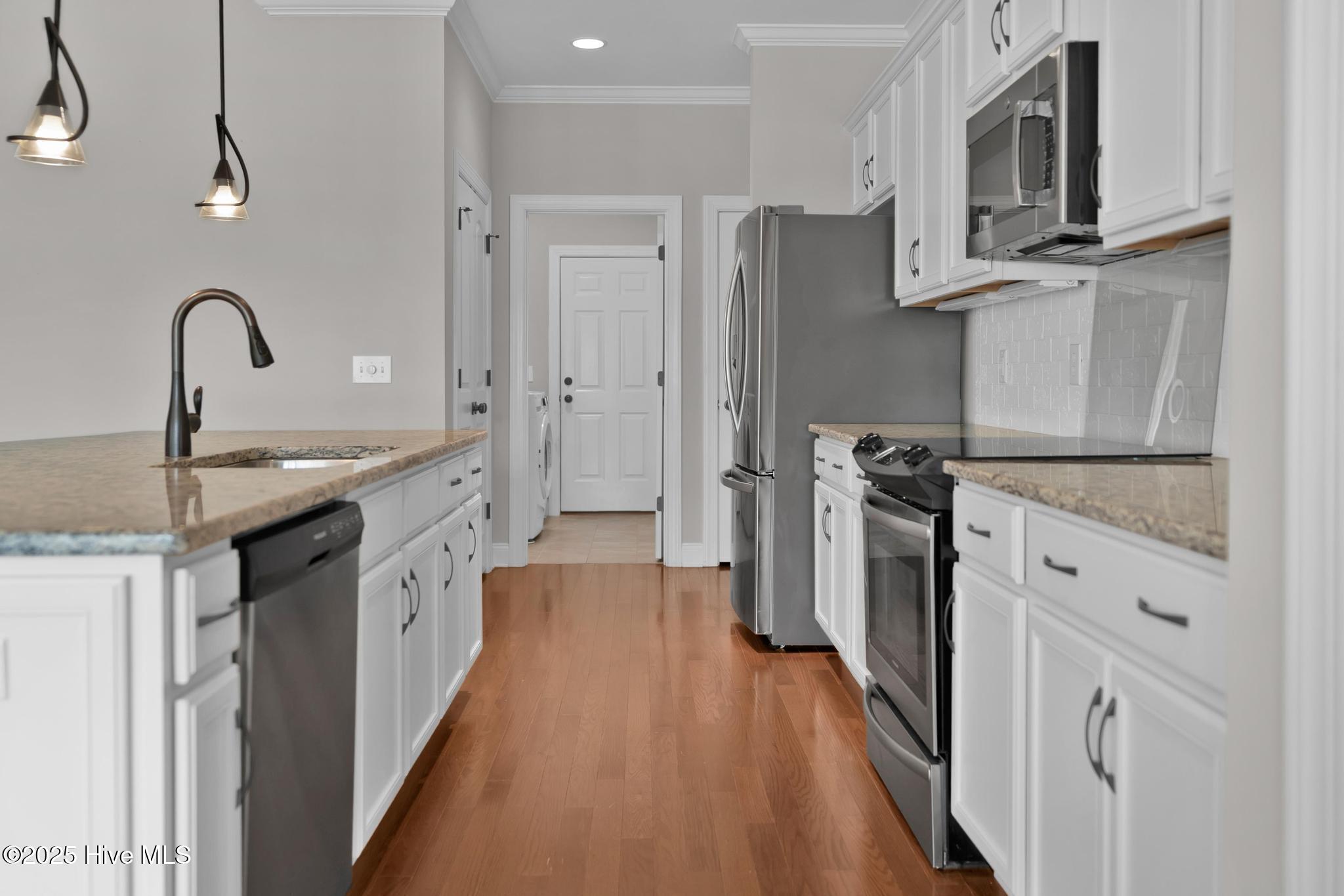 100542823 | Photo 48