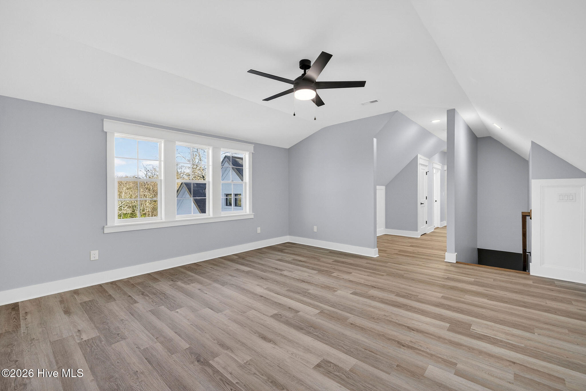 100548792 | Photo 56