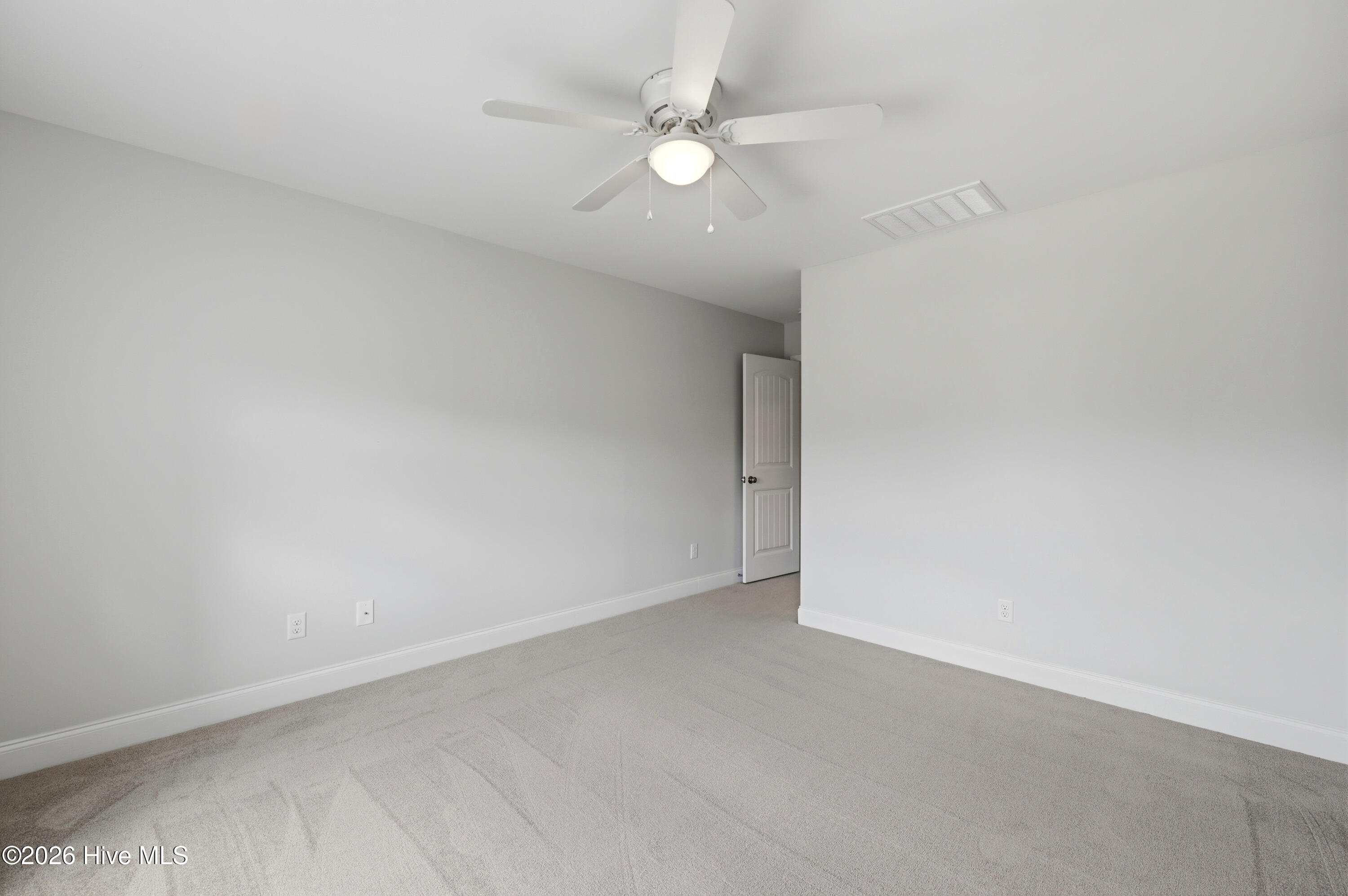 100563104 | Photo 32