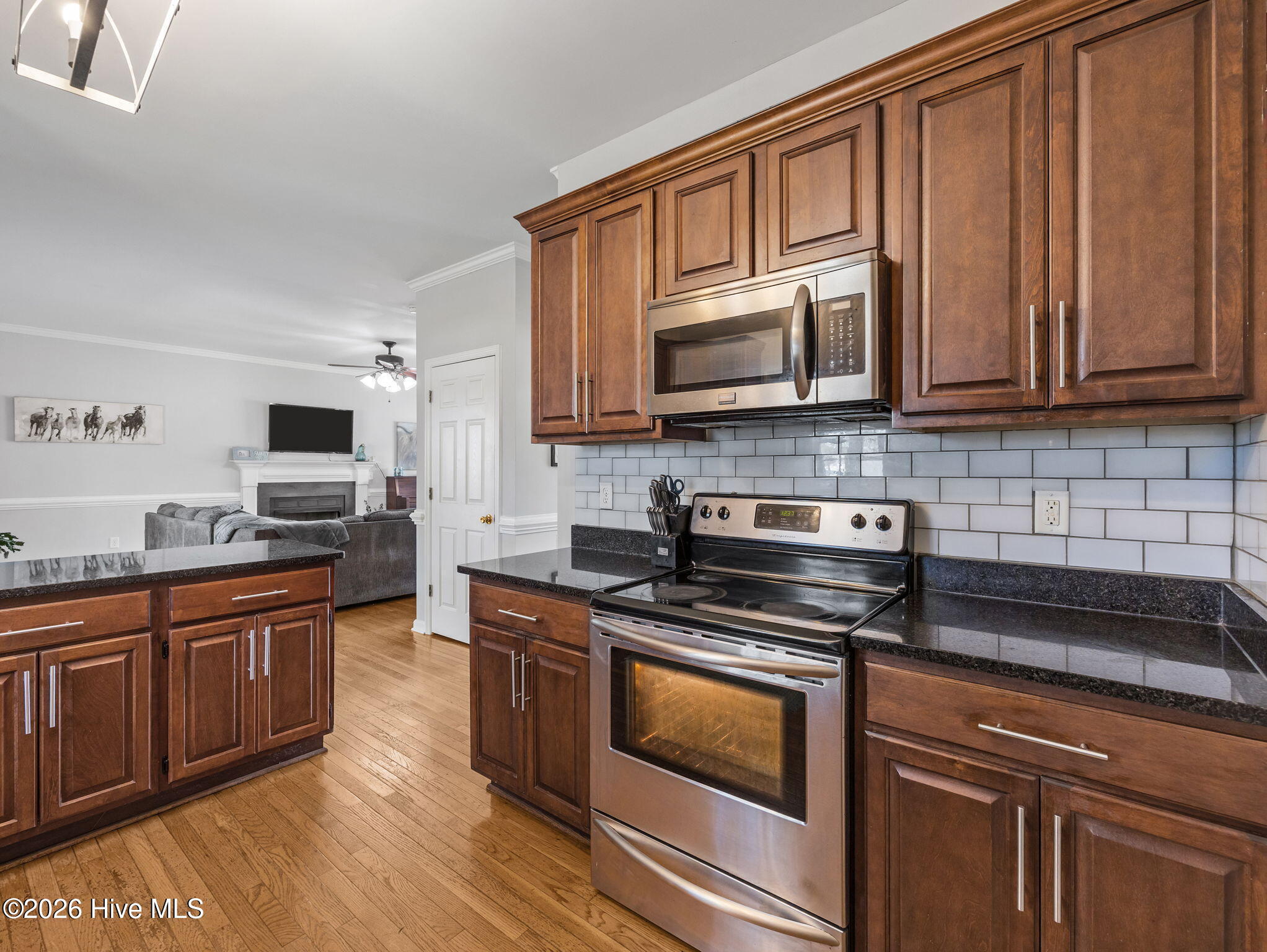 100562601 | Photo 12