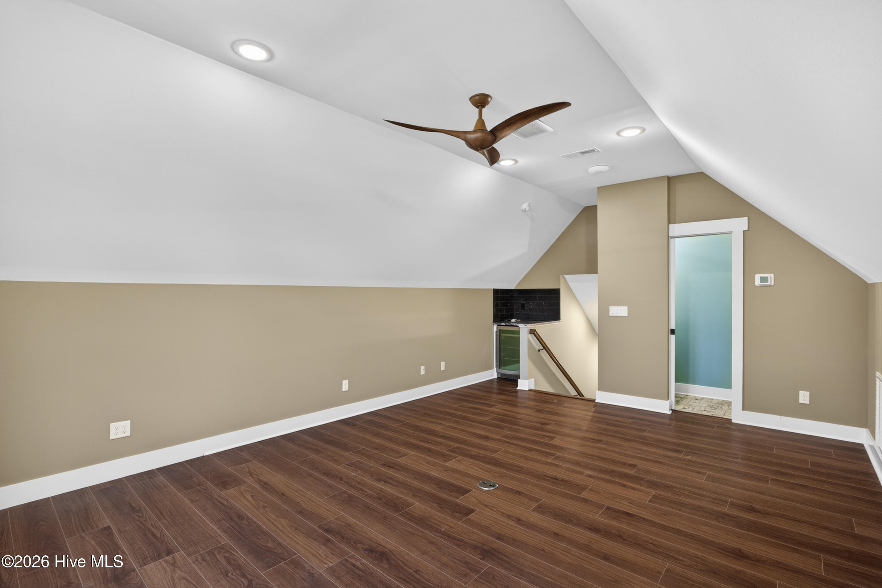 100569496 | Photo 41