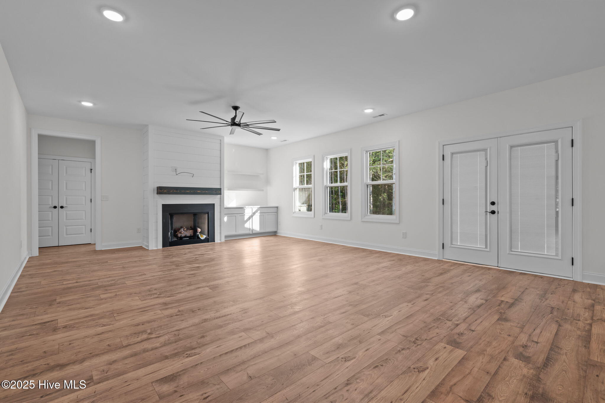 150 Hickory Pointer Way