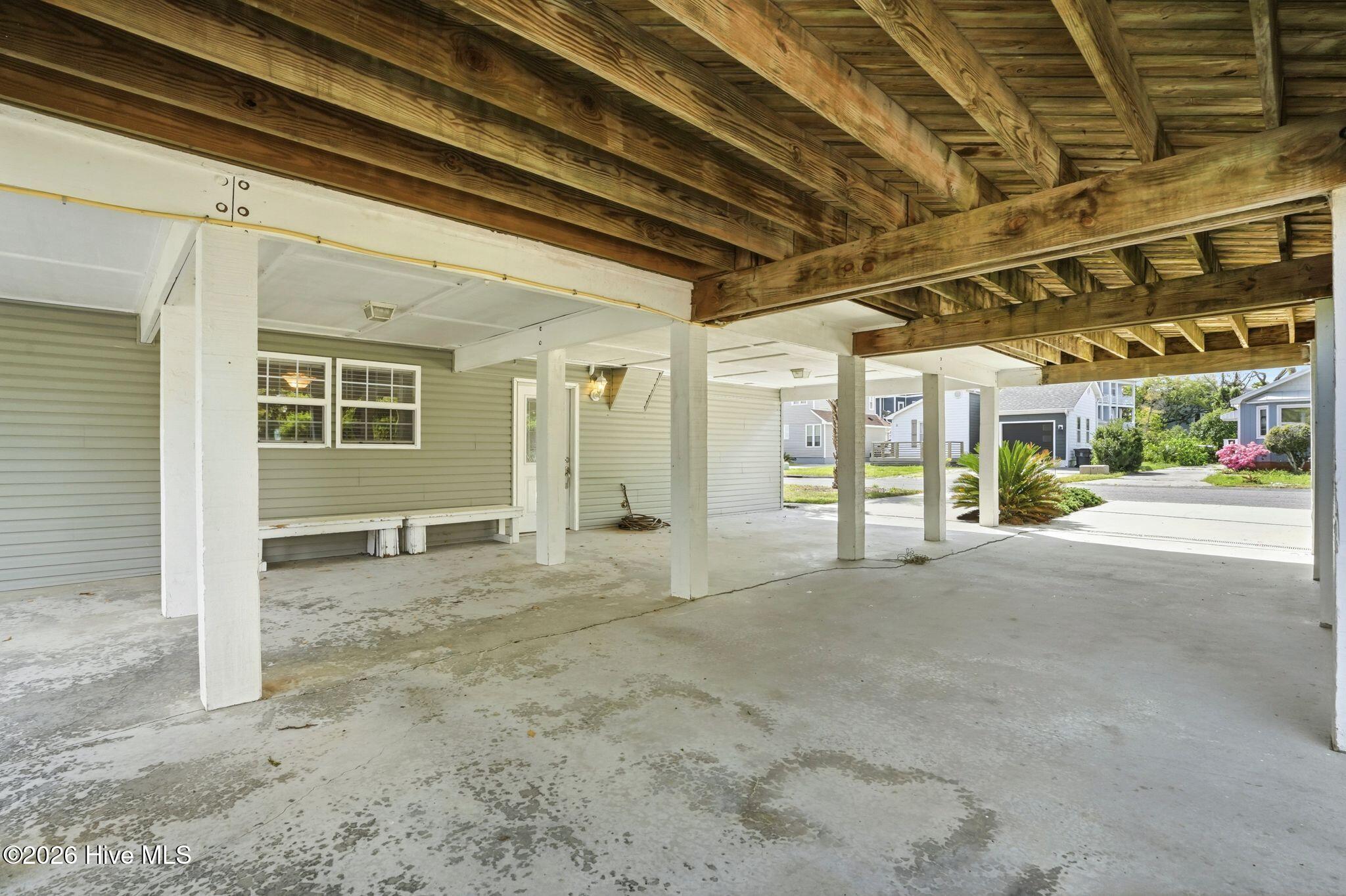 100566734 | Photo 37