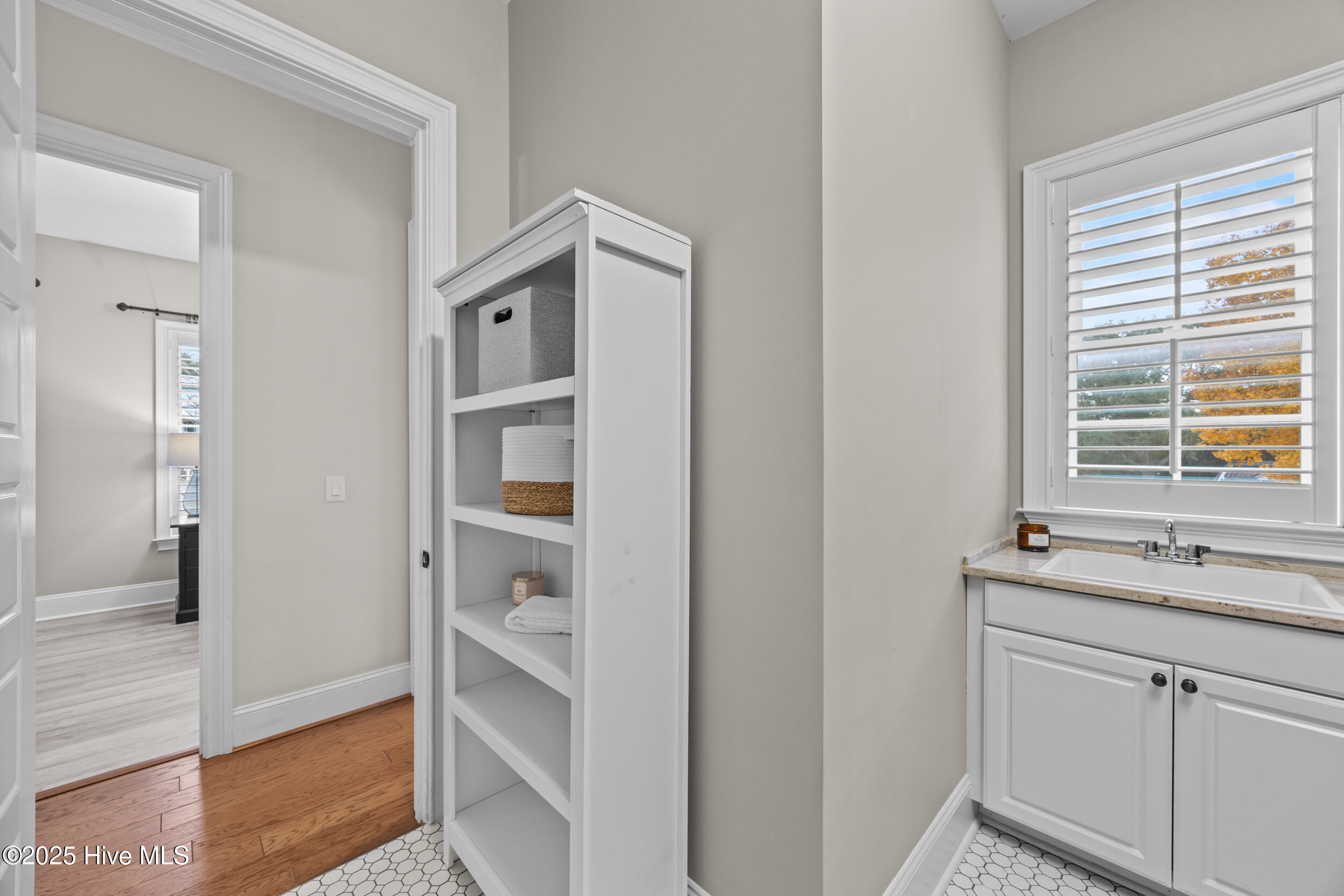 100543217 | Photo 22