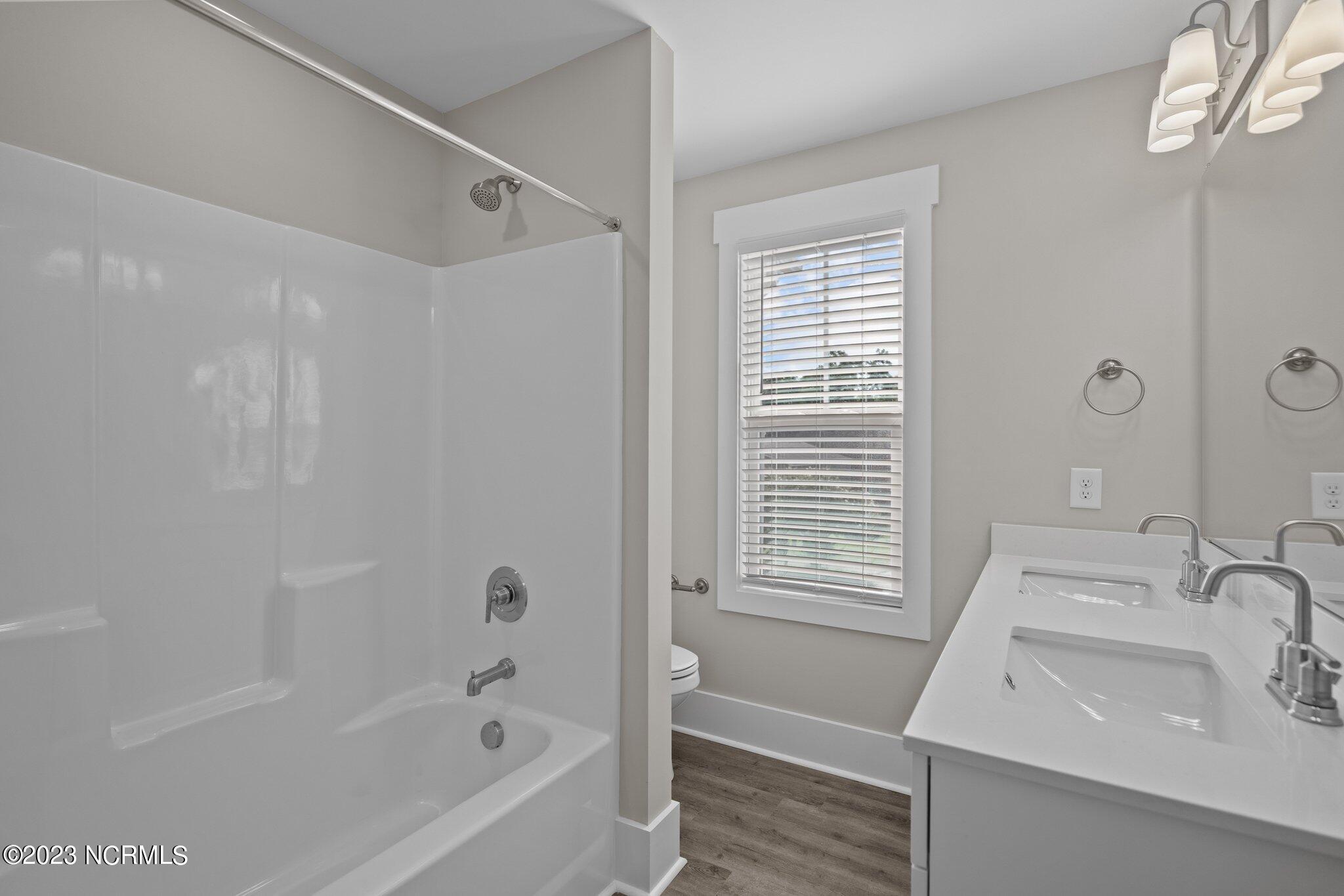 100545578 | Photo 25