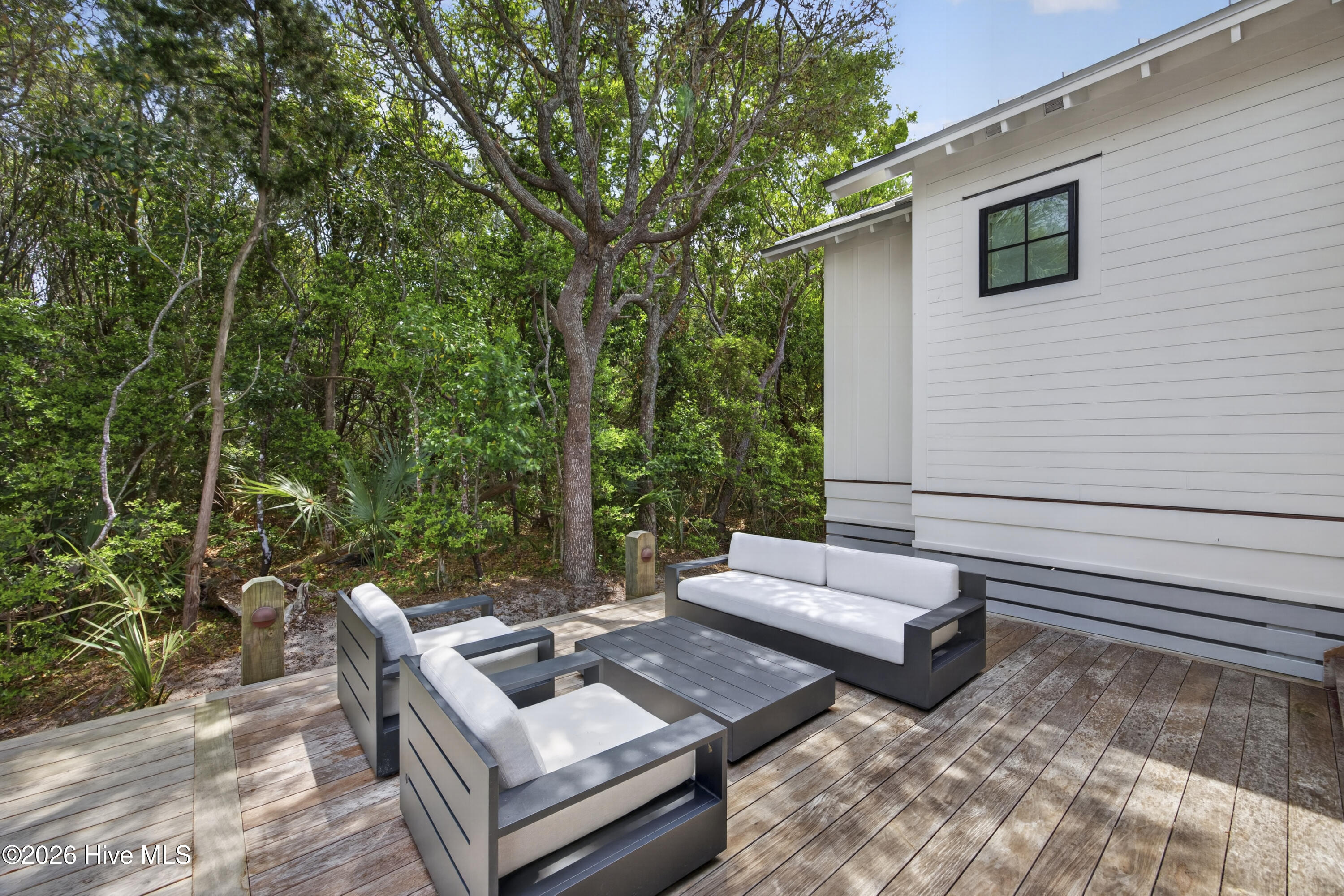 100566186 | Photo 70