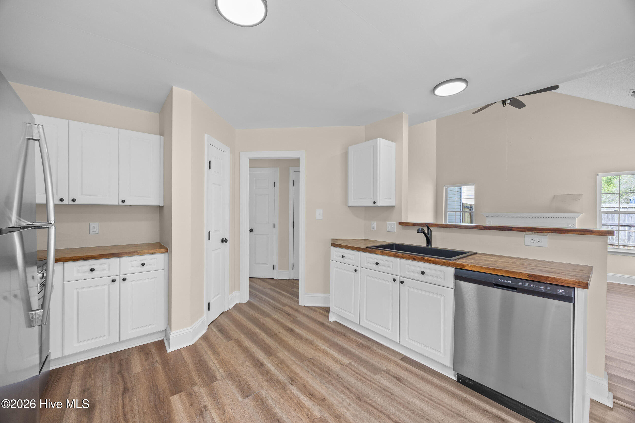 100561425 | Photo 11