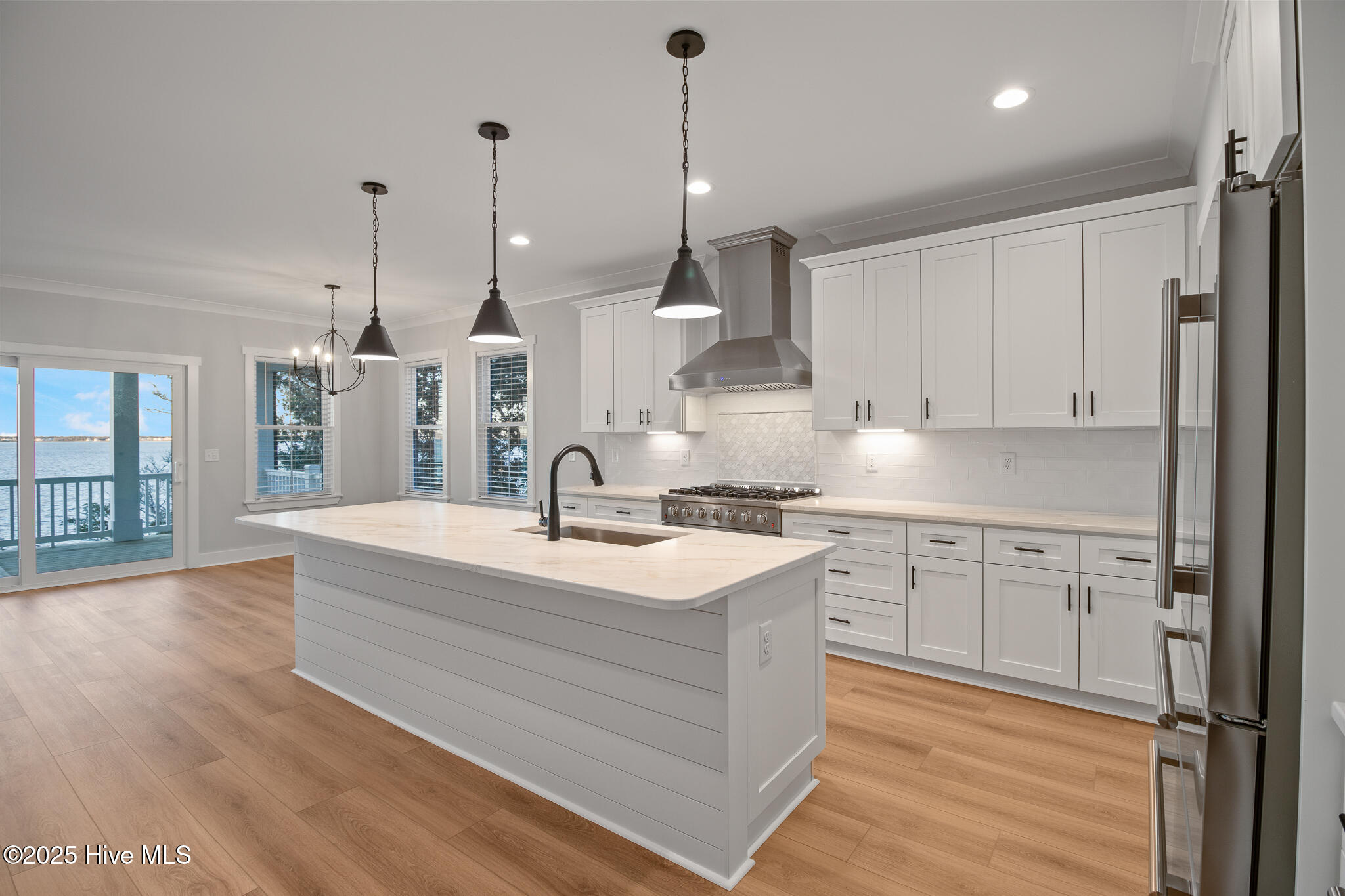 100545978 | Photo 15