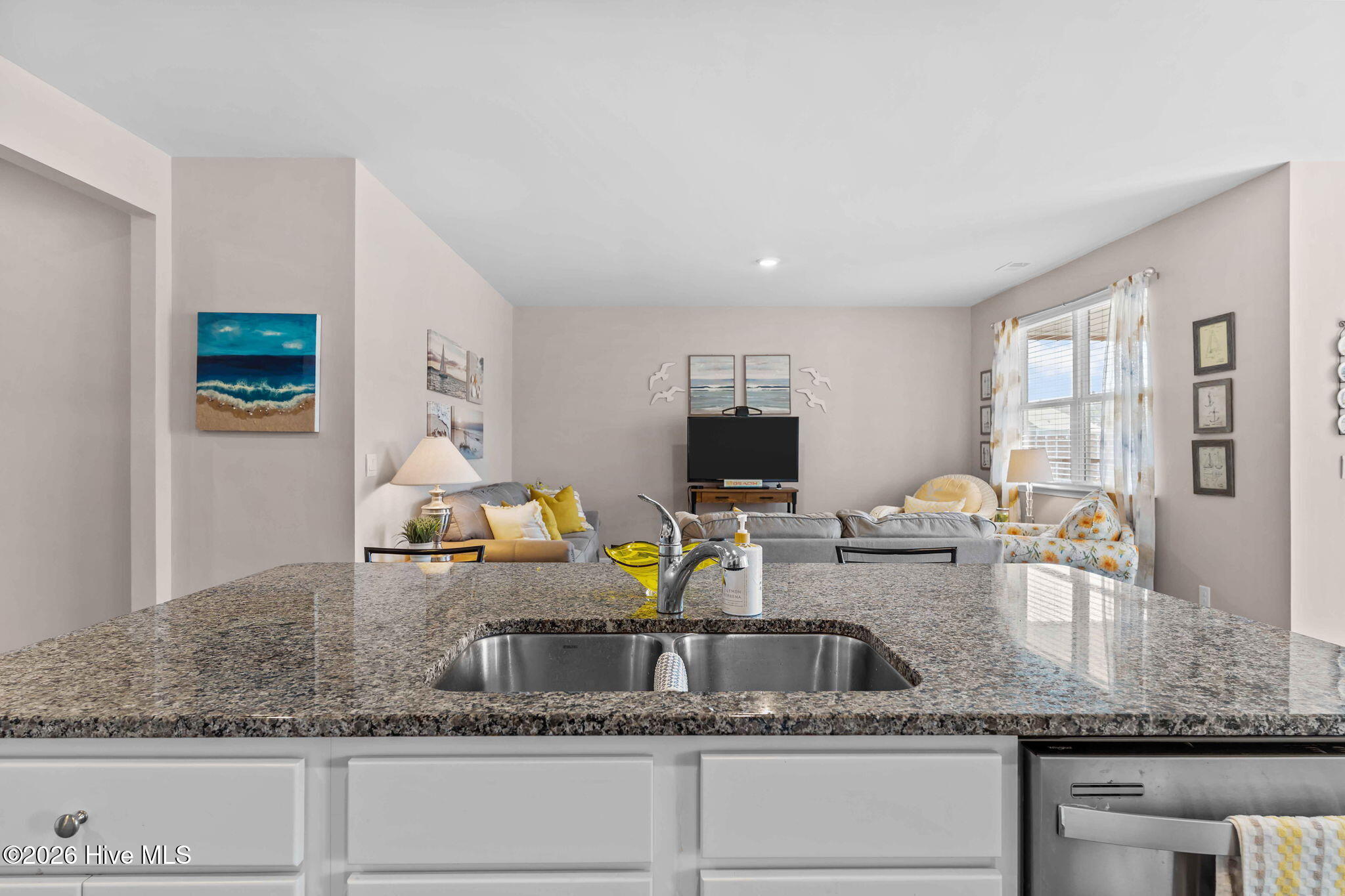 100569205 | Photo 23