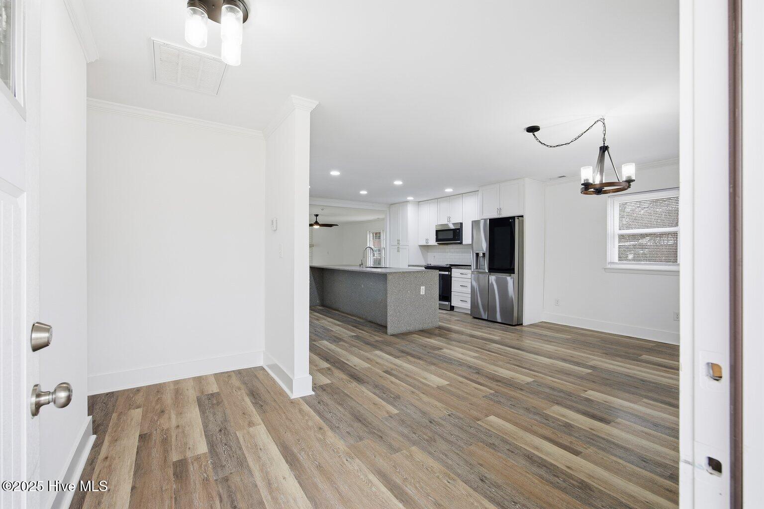 100543784 | Photo 12