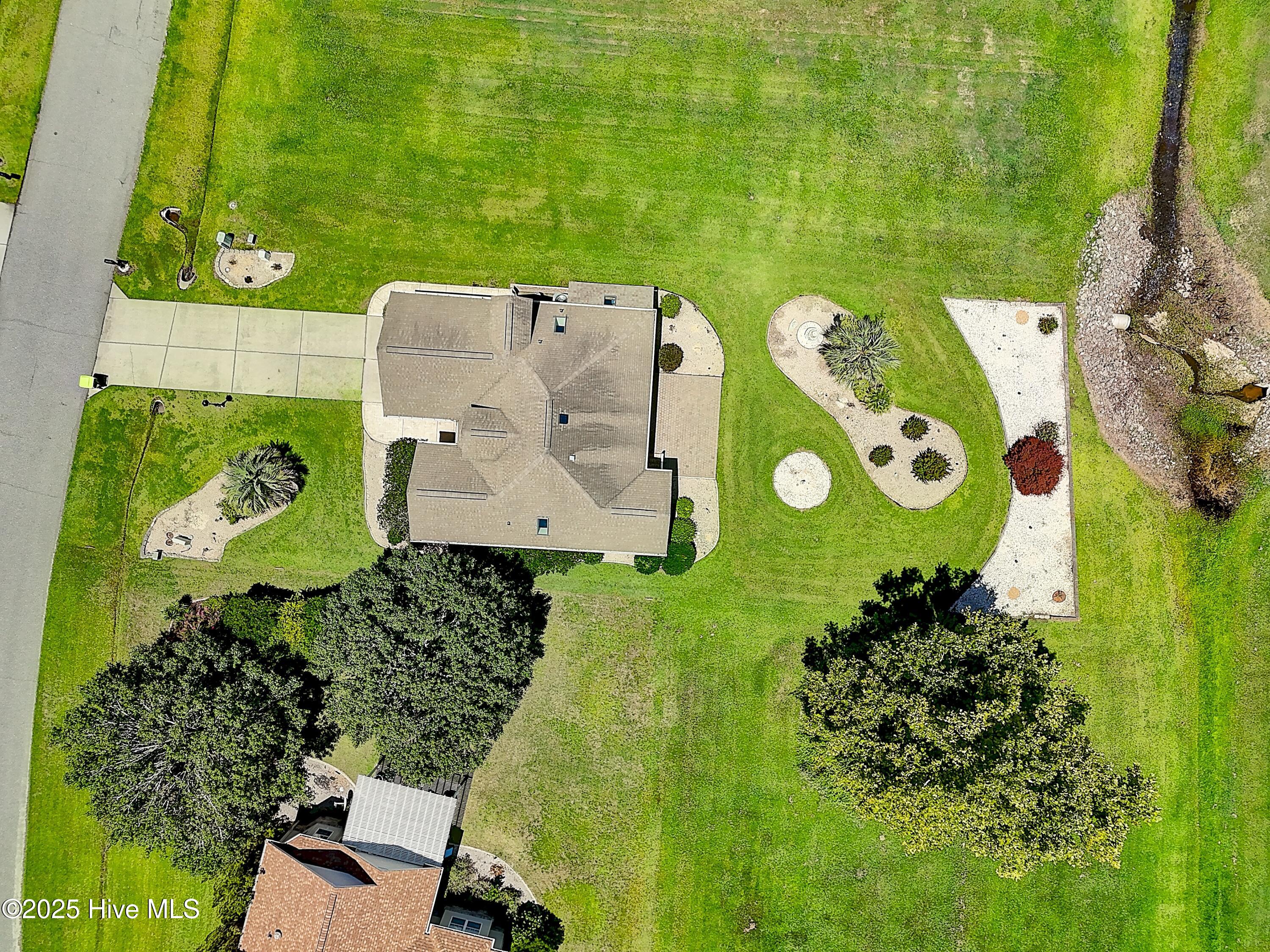 100518385 | Photo 38