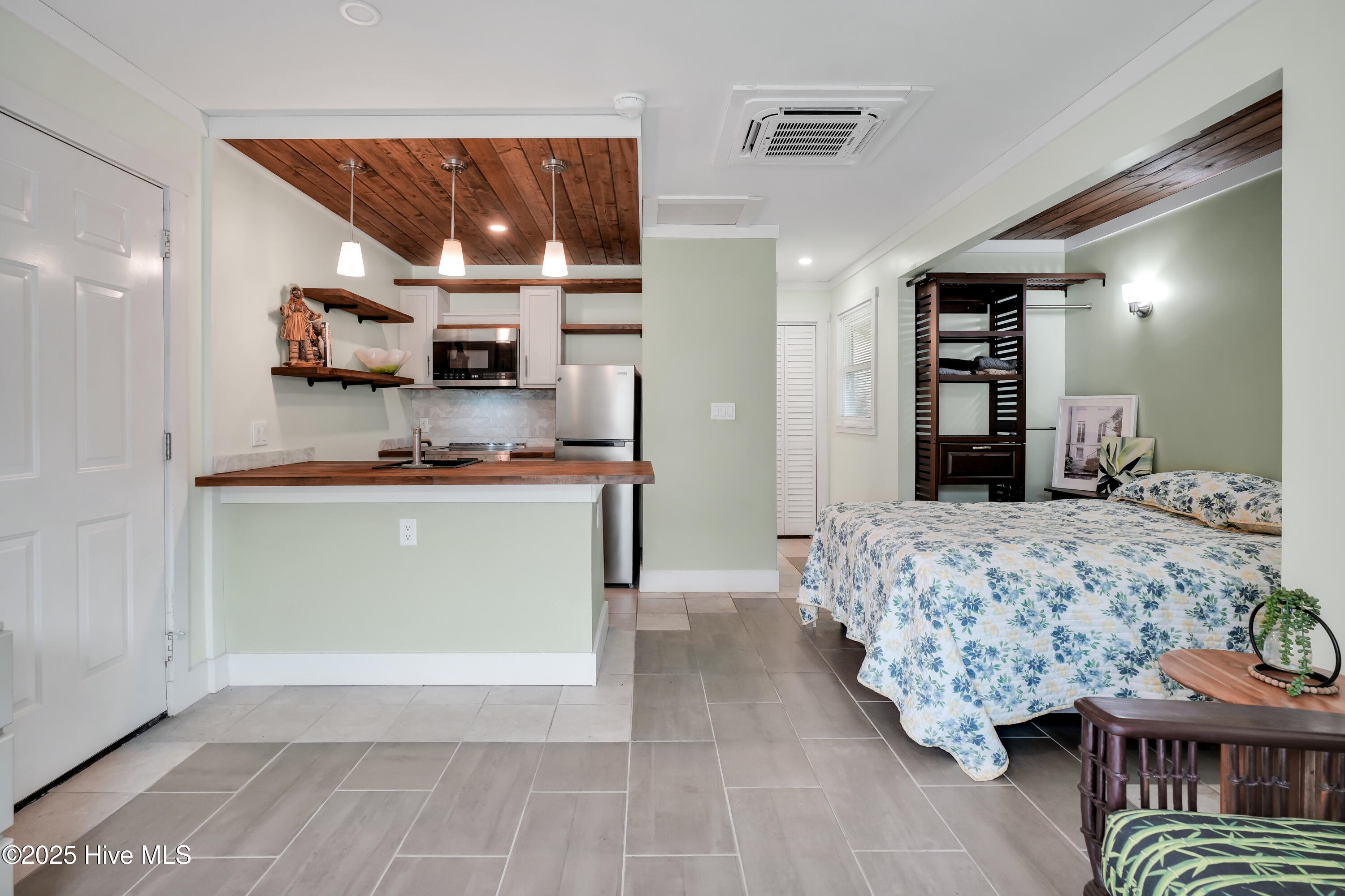 100530098 | Photo 27