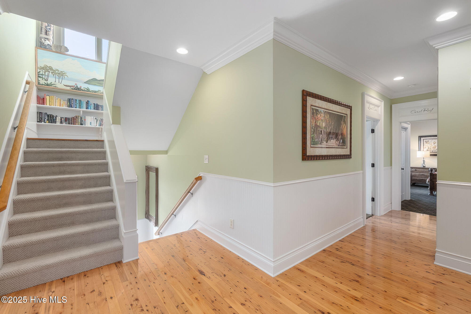 100536306 | Photo 26